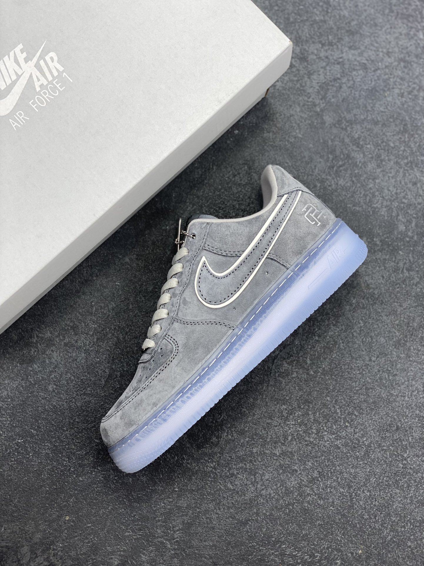 图片[7]-Air Force 1 ‘07 Low 卫冕冠军 原楦头原纸板 打造纯正空军版型 #专注外贸渠道 全掌内置蜂窝气垫 #原盒配件 原厂中底钢印、拉帮完美 货号：AA1117-199 尺码：39 40 40.5 41 42 42.5 43 44 44.5 45-选品中心