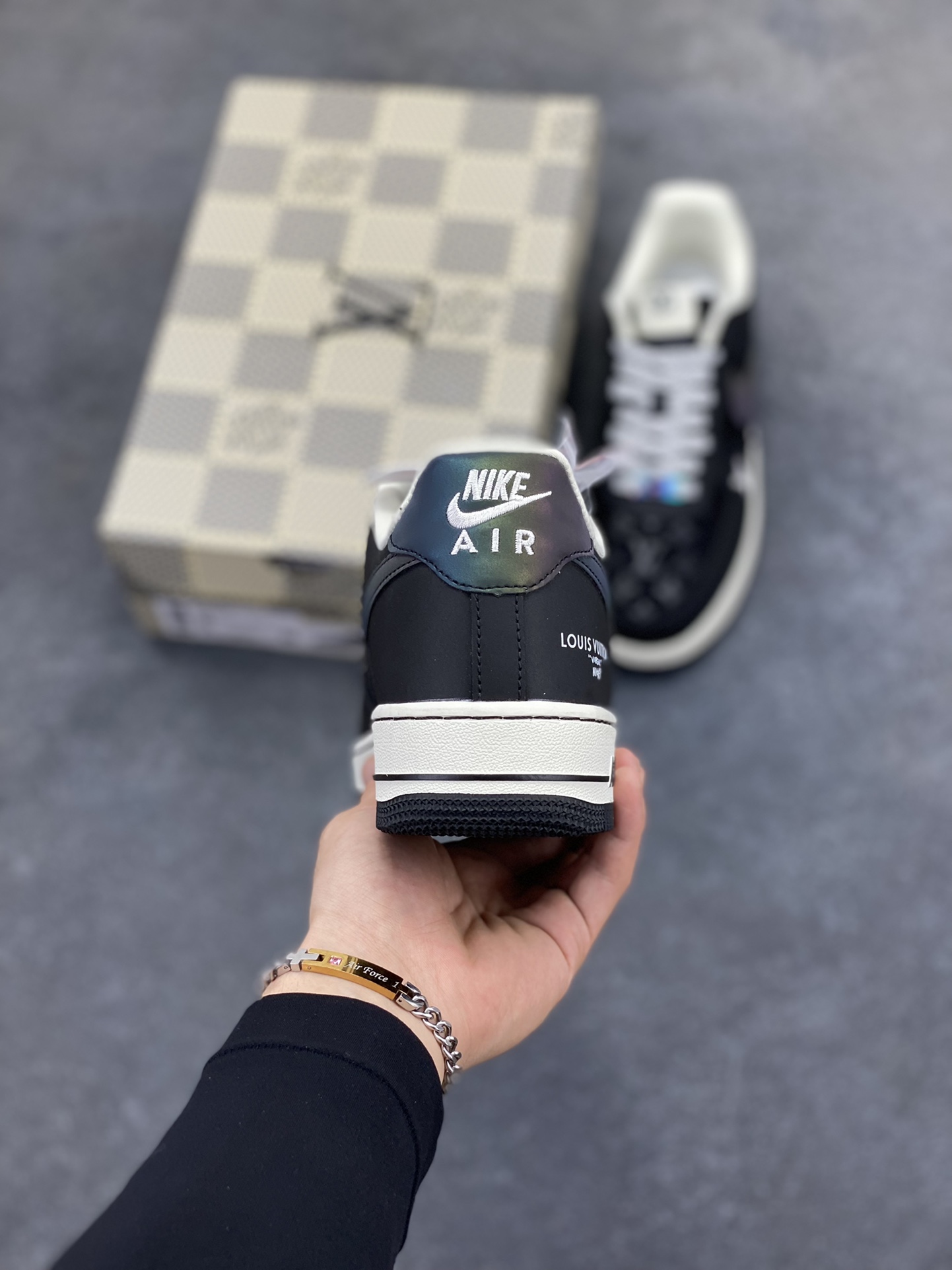 图片[4]-NIke Air Force 1 \’07 Low LV联名–镭射渐变 空军一号低帮 运动鞋 休闲鞋 满天星鞋带 折边针车 工艺难度大 原楦头原纸板 原装鞋盒 原厂鞋底 超高清洁度 细节完美 货号：SC0601-573 尺码：36 36.5 37.5 38 38.5 39 40 40.5 41 42 42.5 43 44 44.5 45-选品中心