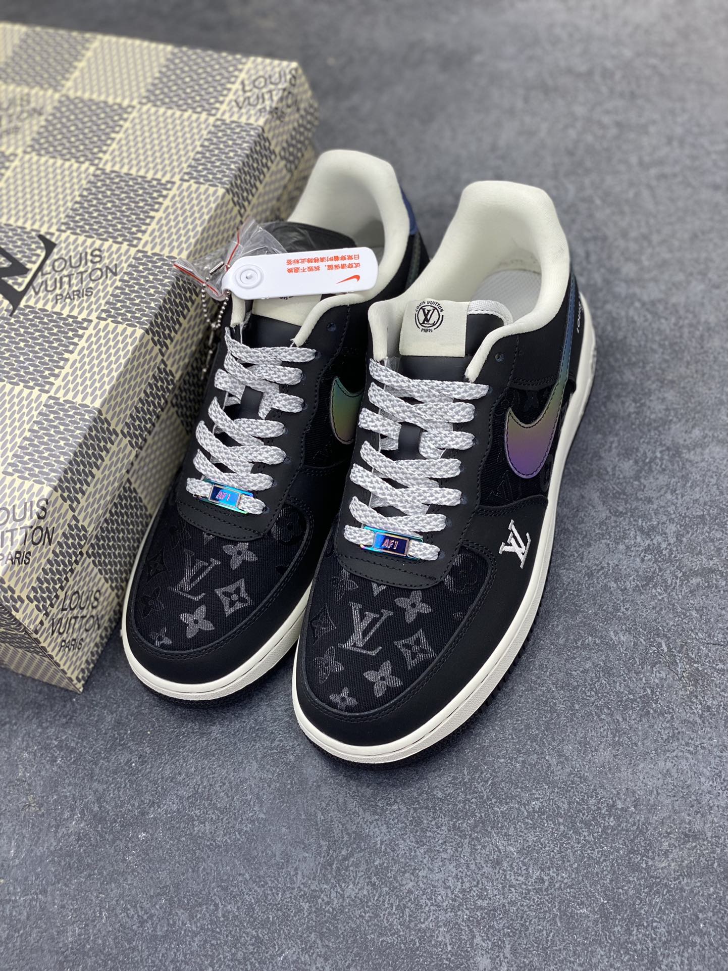 图片[8]-NIke Air Force 1 \’07 Low LV联名–镭射渐变 空军一号低帮 运动鞋 休闲鞋 满天星鞋带 折边针车 工艺难度大 原楦头原纸板 原装鞋盒 原厂鞋底 超高清洁度 细节完美 货号：SC0601-573 尺码：36 36.5 37.5 38 38.5 39 40 40.5 41 42 42.5 43 44 44.5 45-选品中心