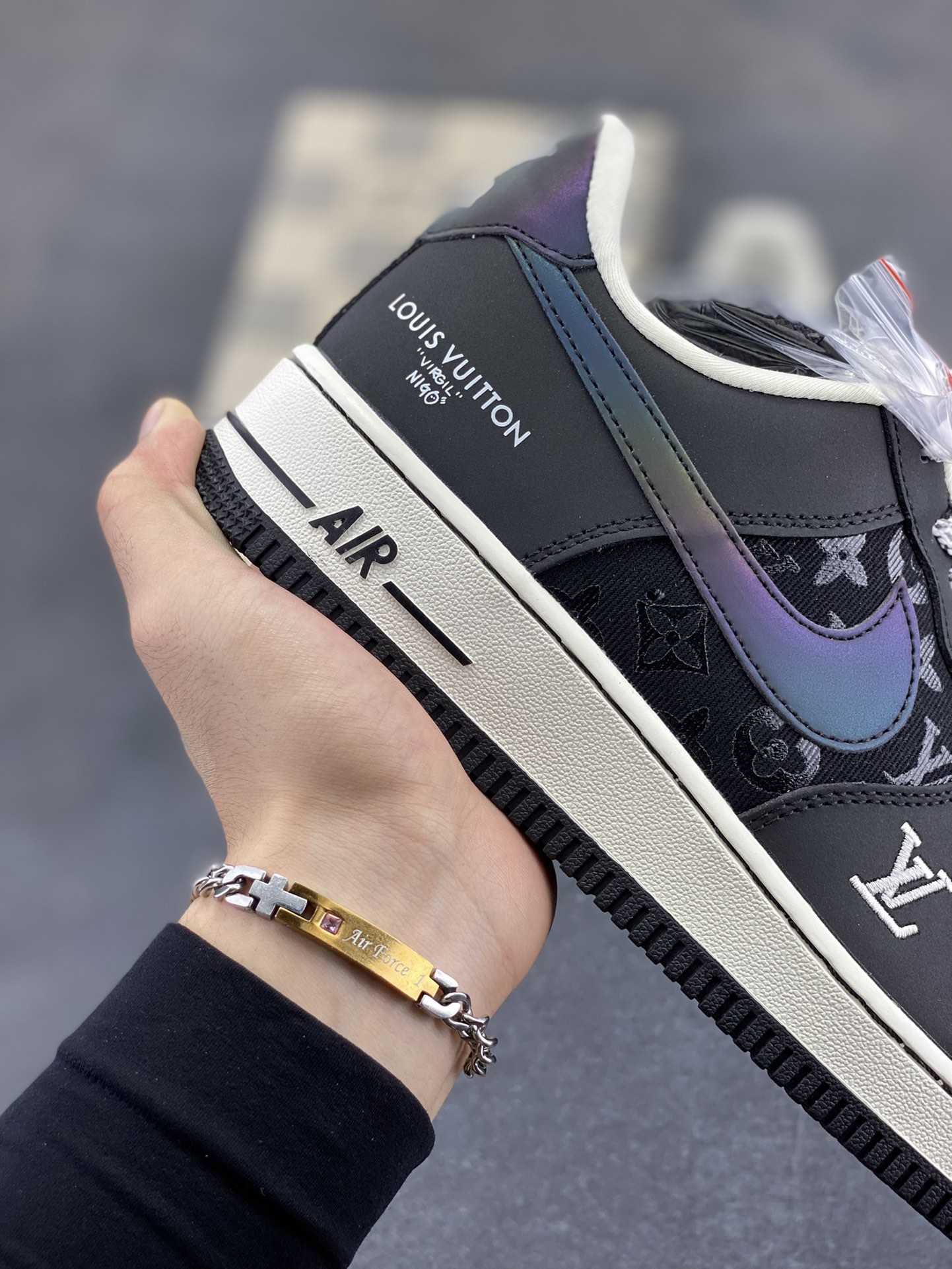 图片[6]-NIke Air Force 1 \’07 Low LV联名–镭射渐变 空军一号低帮 运动鞋 休闲鞋 满天星鞋带 折边针车 工艺难度大 原楦头原纸板 原装鞋盒 原厂鞋底 超高清洁度 细节完美 货号：SC0601-573 尺码：36 36.5 37.5 38 38.5 39 40 40.5 41 42 42.5 43 44 44.5 45-选品中心