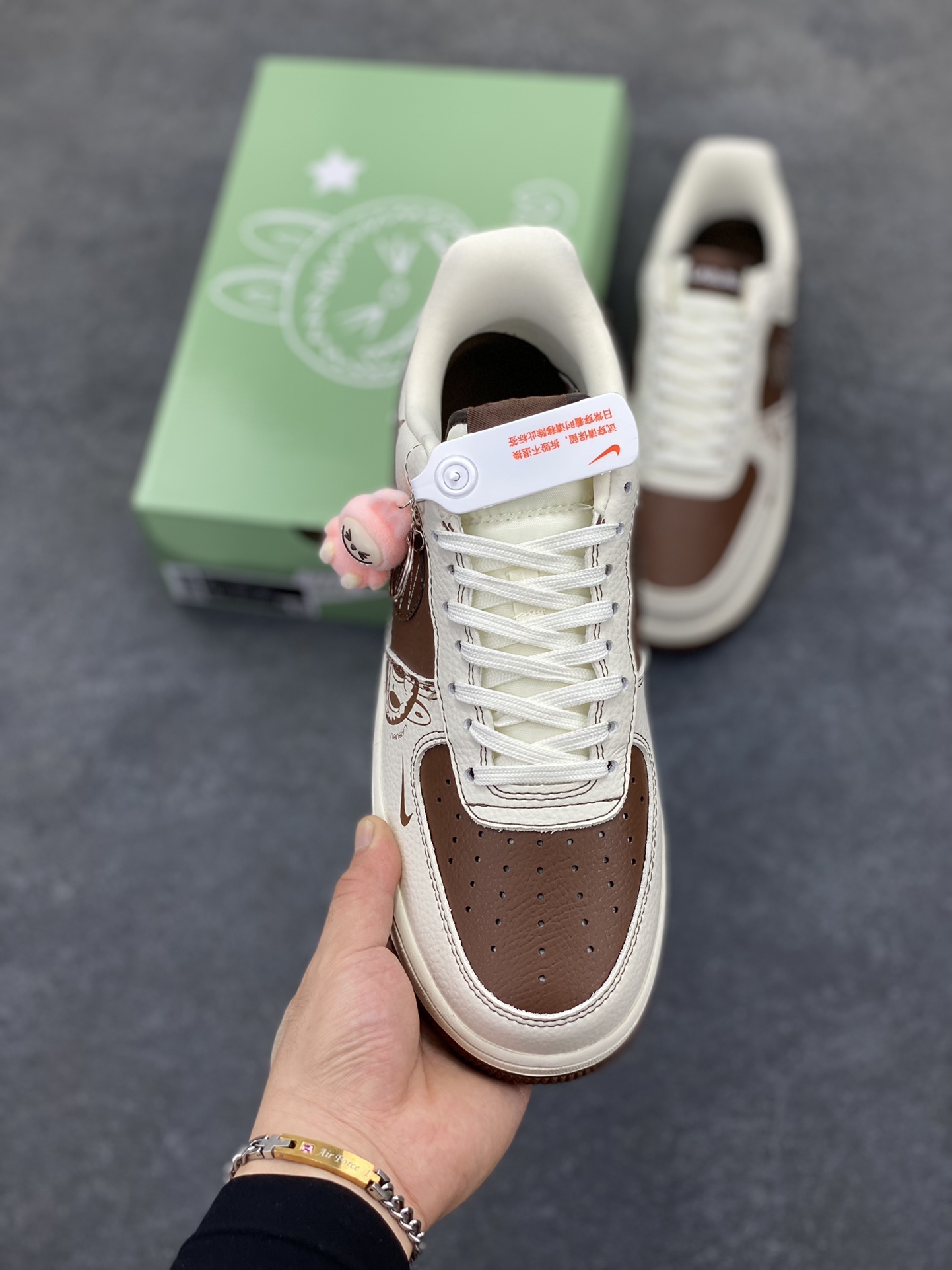 图片[2]-NIke Air Force 1 \’07 Low “米棕拉布布”空军一号 低帮 运动鞋 休闲鞋 折边针车 工艺难度大 原楦头原纸板 原装鞋盒 定制五金配件 内置全掌气垫 原厂鞋底 货号：XL1979-105 尺码：36 36.5 37.5 38 38.5 39 40 40.5 41 42 42.5 43 44 44.5 45-选品中心