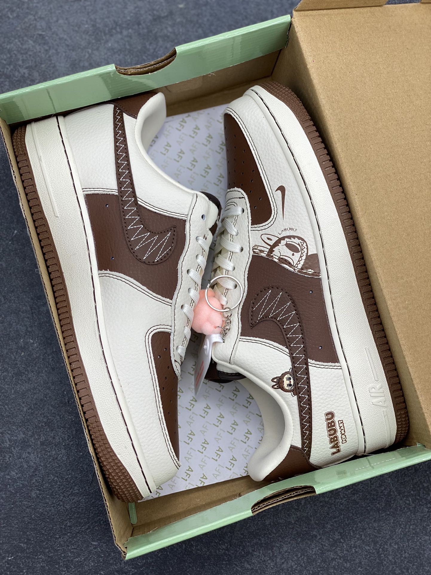 图片[9]-NIke Air Force 1 \’07 Low “米棕拉布布”空军一号 低帮 运动鞋 休闲鞋 折边针车 工艺难度大 原楦头原纸板 原装鞋盒 定制五金配件 内置全掌气垫 原厂鞋底 货号：XL1979-105 尺码：36 36.5 37.5 38 38.5 39 40 40.5 41 42 42.5 43 44 44.5 45-选品中心