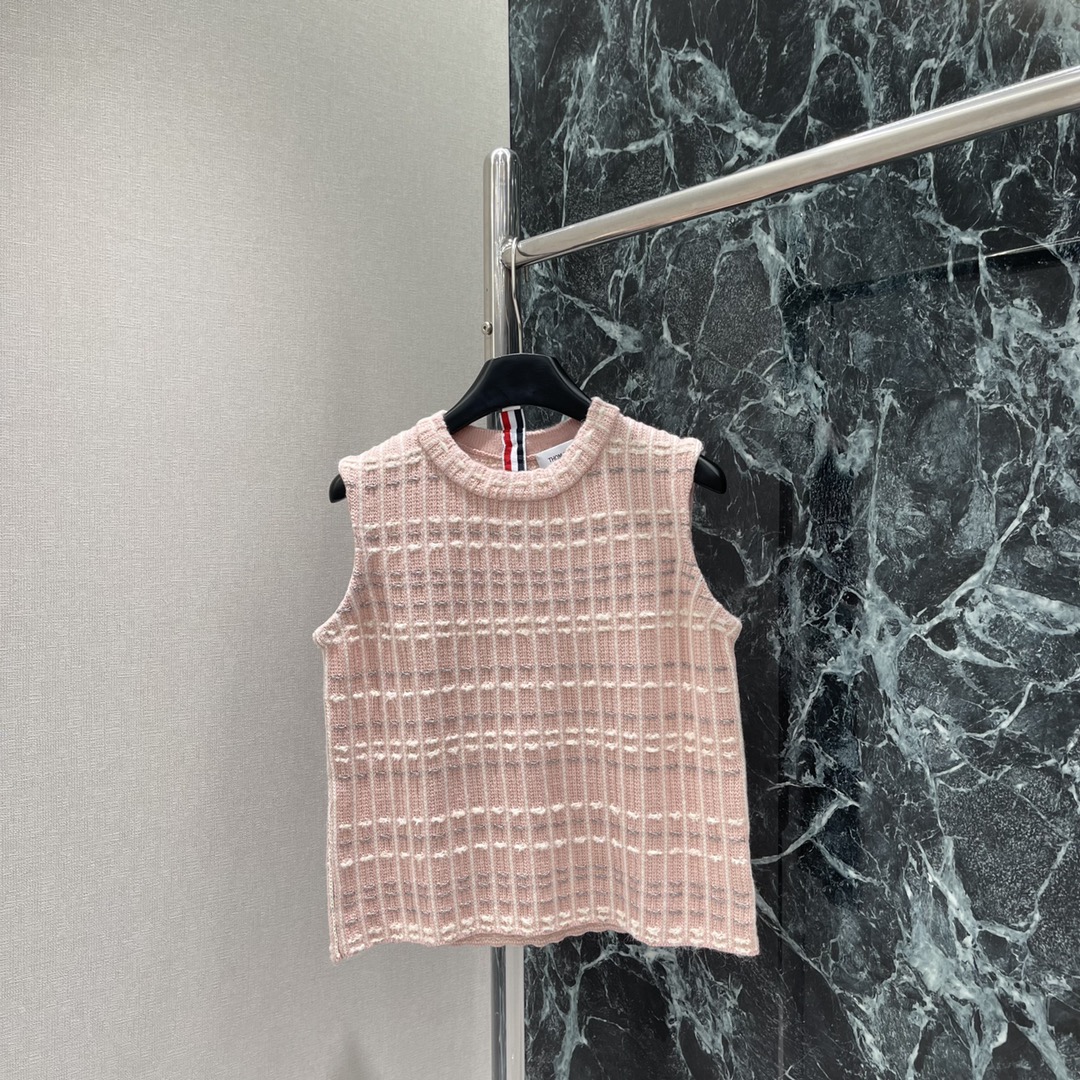 “Stylish Women’s Suit Collection: Knitted Vests, Shorts, and Skirts in Various Sizes and Colors” - 图片 1