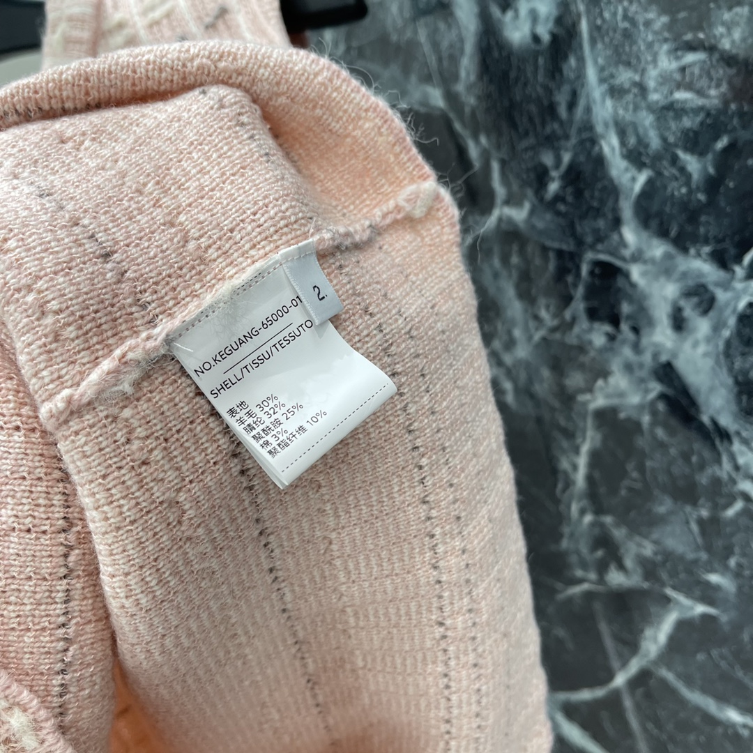 “Stylish Women’s Suit Collection: Knitted Vests, Shorts, and Skirts in Various Sizes and Colors” - 图片 6