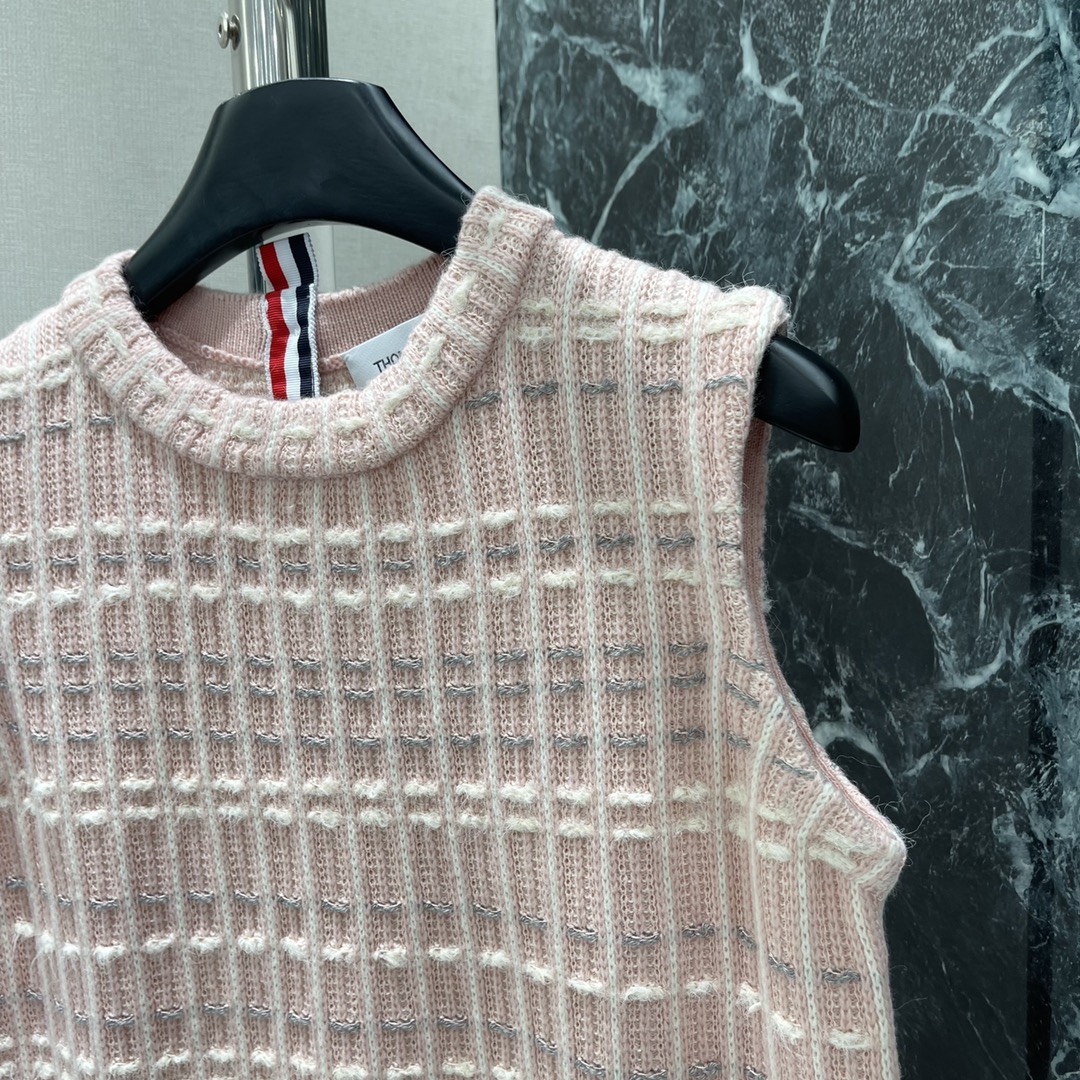 “Stylish Women’s Suit Collection: Knitted Vests, Shorts, and Skirts in Various Sizes and Colors” - 图片 3
