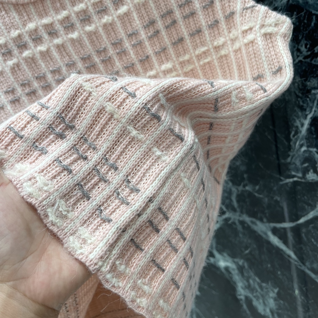 “Stylish Women’s Suit Collection: Knitted Vests, Shorts, and Skirts in Various Sizes and Colors” - 图片 5