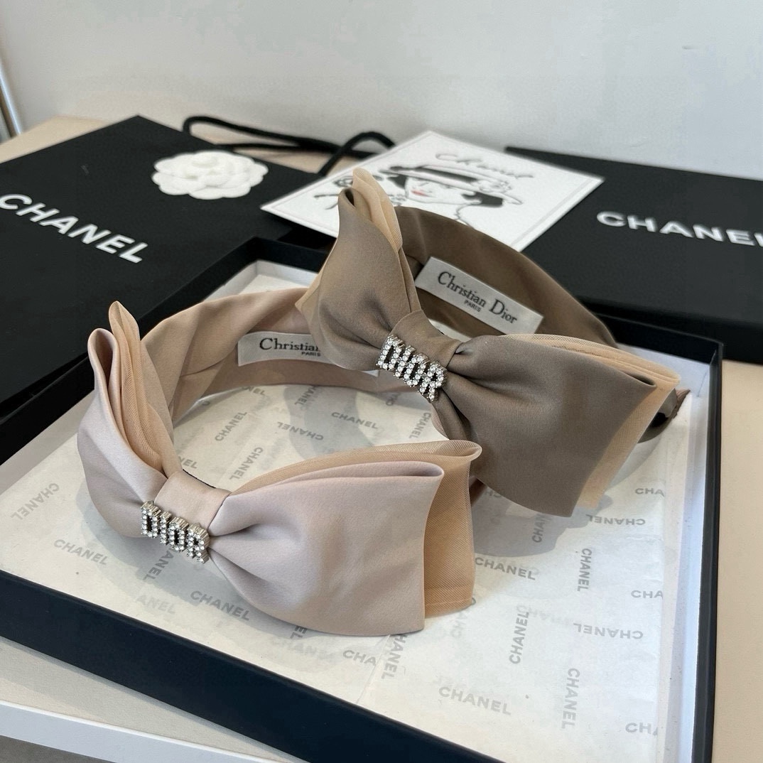 🆕

Dior迪奥新款蝴蝶结发箍