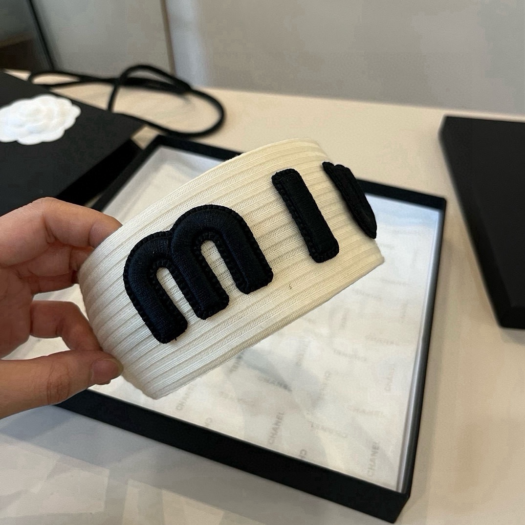 🆕

miumiu缪缪新款发箍