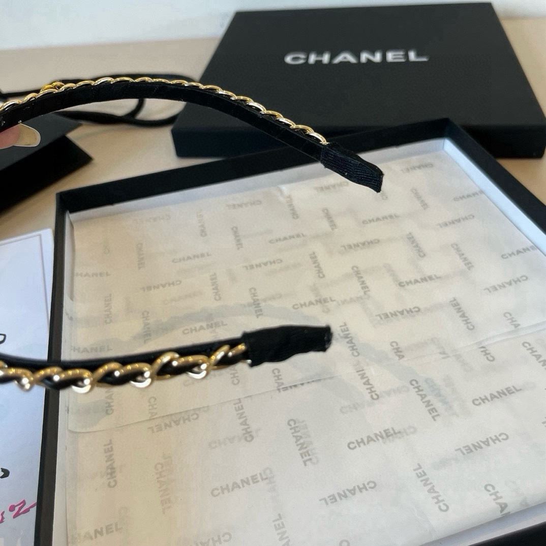🆕

Chanel香奈儿穿皮链条发箍 头箍