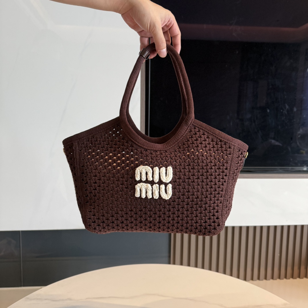 P750 original, Miu's new Isetan limited hollow woven tote bag, brand new yarn knitted fabric, continuing the lazy and s…