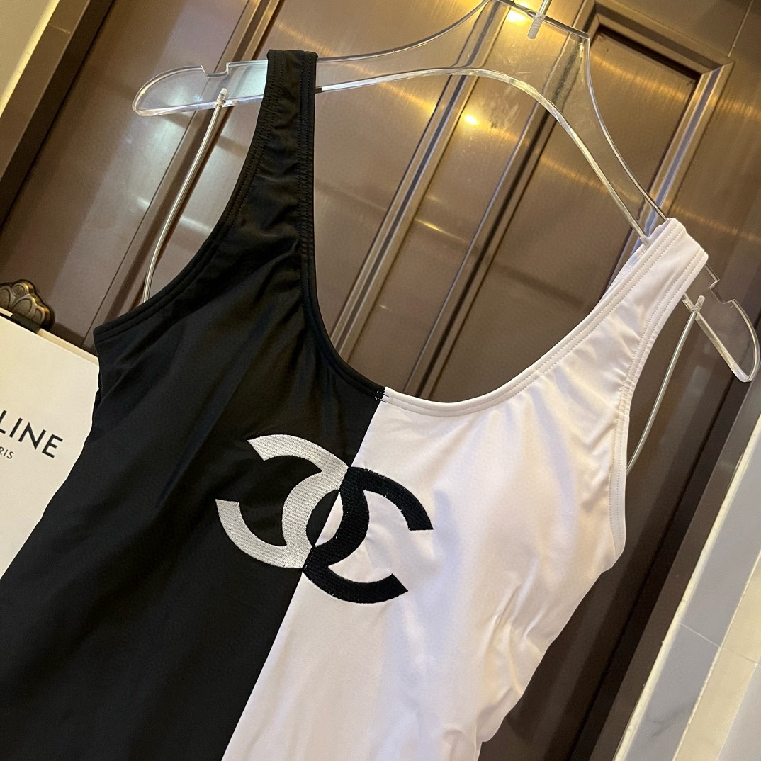 🆕

Chanel新款中古比基尼 连体泳衣，S M L XL