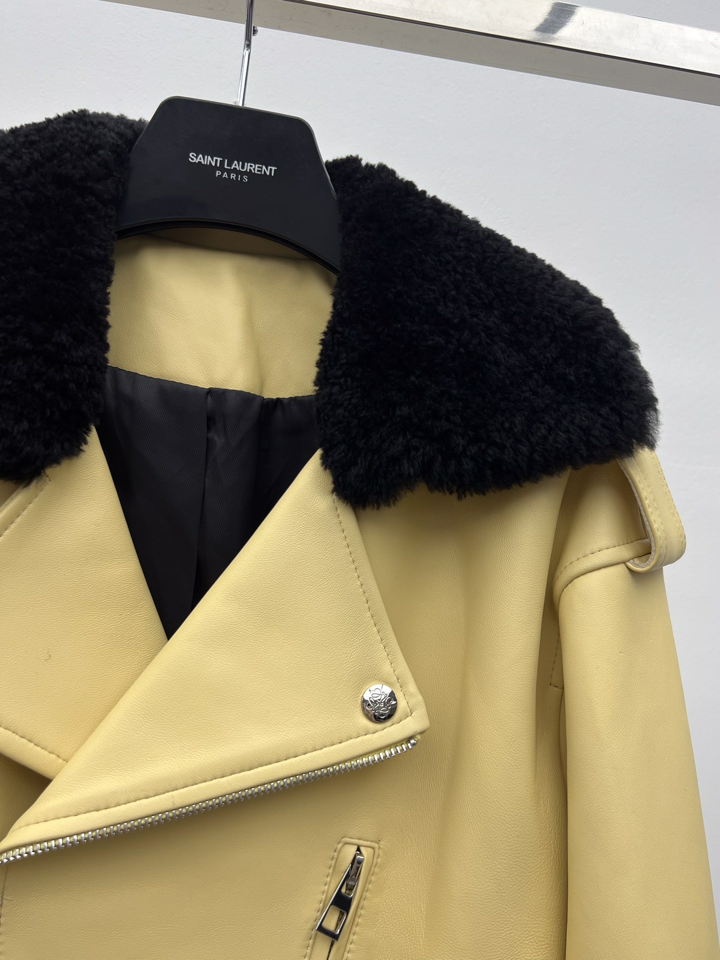 Loewe Lamb Skin Female Suit with Irregular Zipping Design - 图片 3