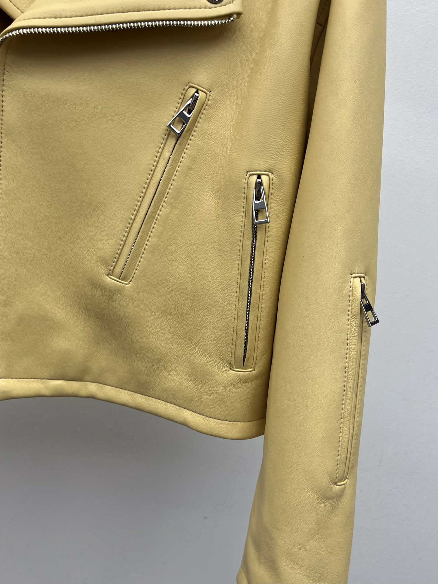 Loewe Lamb Skin Female Suit with Irregular Zipping Design - 图片 5