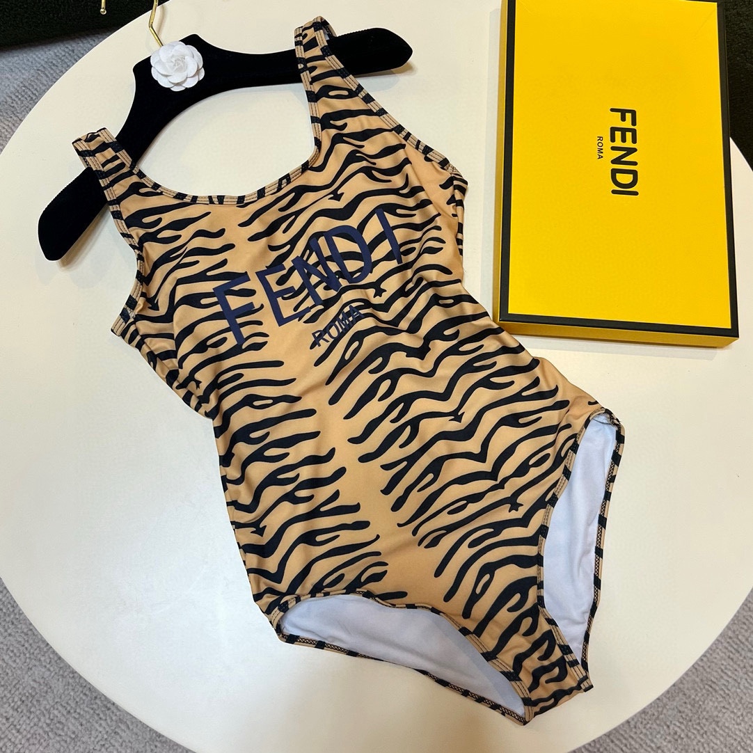 🆕
FD芬迪连体泳衣👙❤️😍🥰适合多种场景的游泳衣🏊‍♀️海边 游泳池 温泉 水上乐园 漂流都可以😌内搭