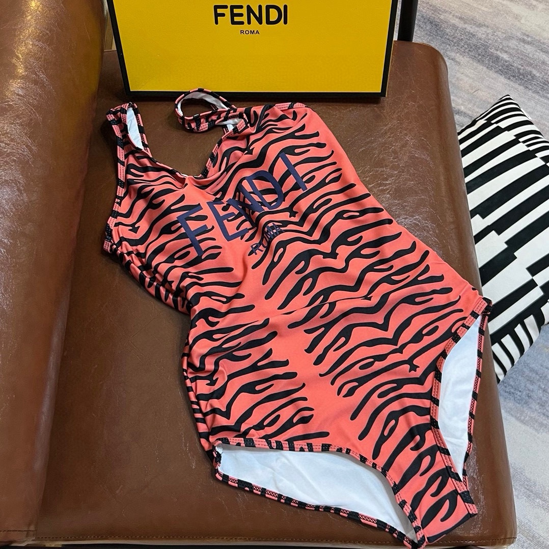 🆕
FD芬迪连体泳衣👙❤️😍🥰适合多种场景的游泳衣🏊‍♀️海边 游泳池 温泉 水上乐园 漂流都可以😌内搭