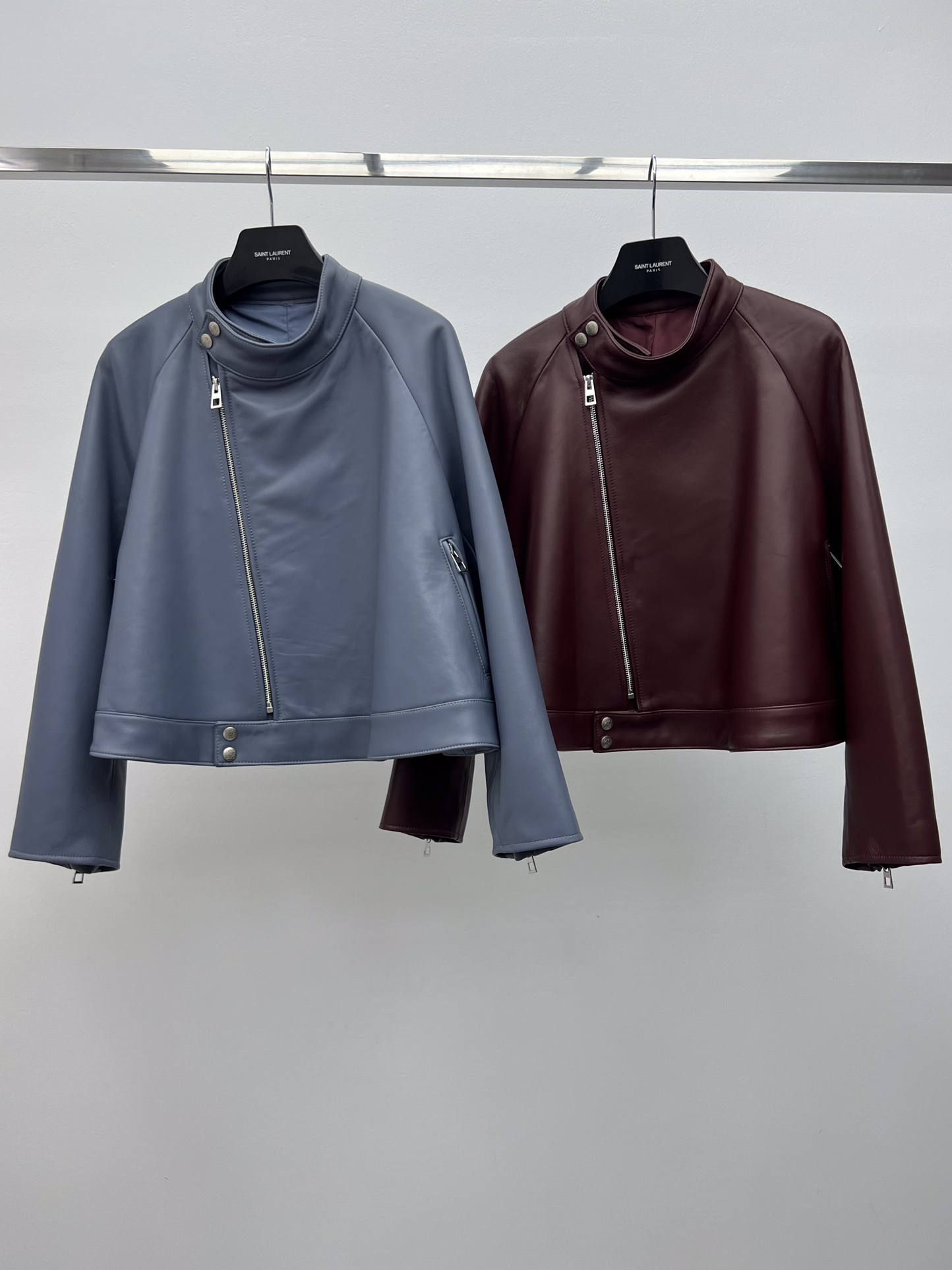 “Loew One-Size-Fits-All Lamb Skin Suit with Asymmetrical Zippers and Unique Design” - 图片 1