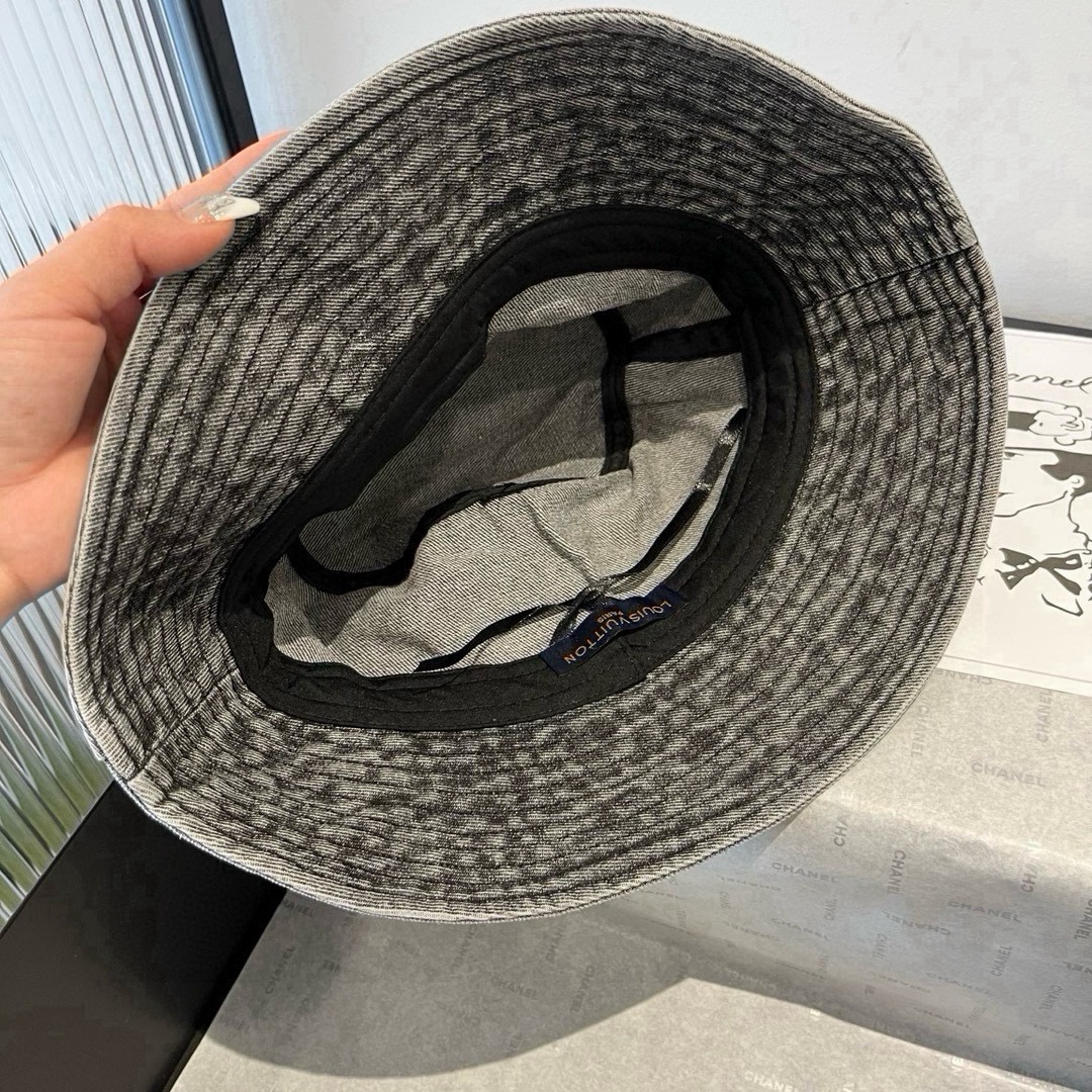🆕

Lv牛仔渔夫帽、男女通用头围57cm