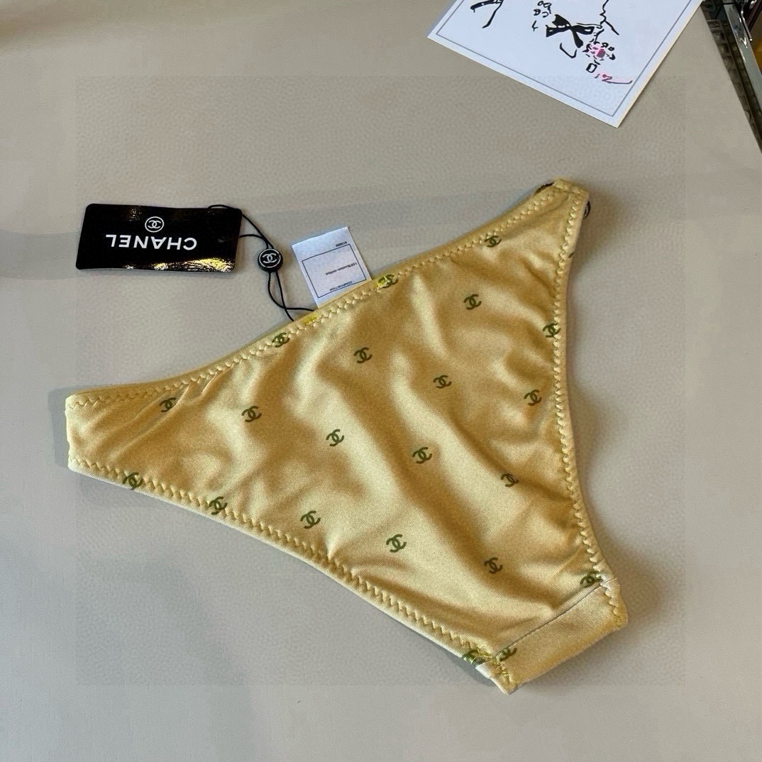 🆕
Chanel比基尼泳衣  😍🥰适合多种场景的游泳衣🏊‍♀️海边 游泳池 温泉 水上乐园 漂流都可以😌
