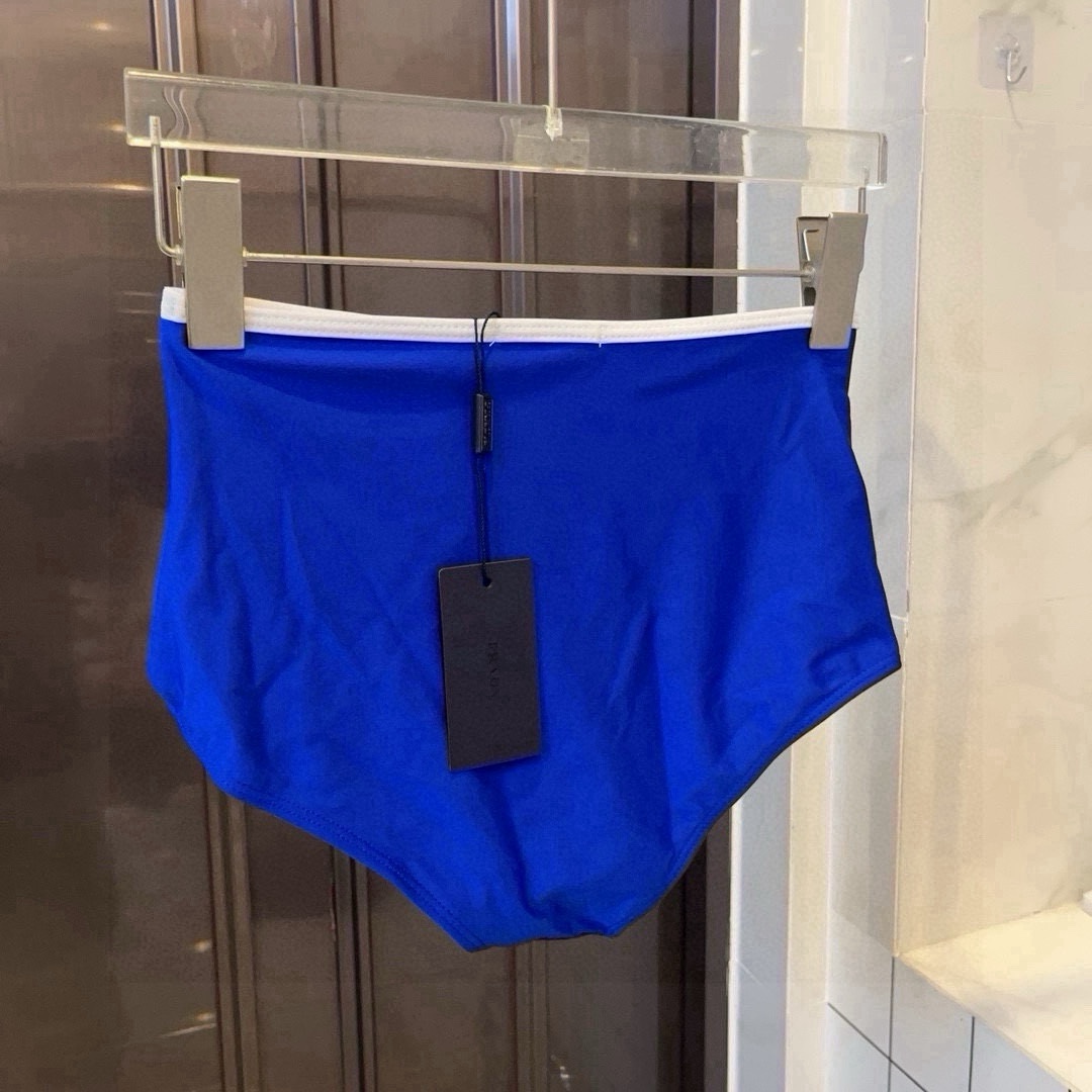🆕
普拉达PRADA印花高弹力健身瑜伽服运动套装~塑腰小背心（有胸垫）+修身提臀显瘦打底裤脚      