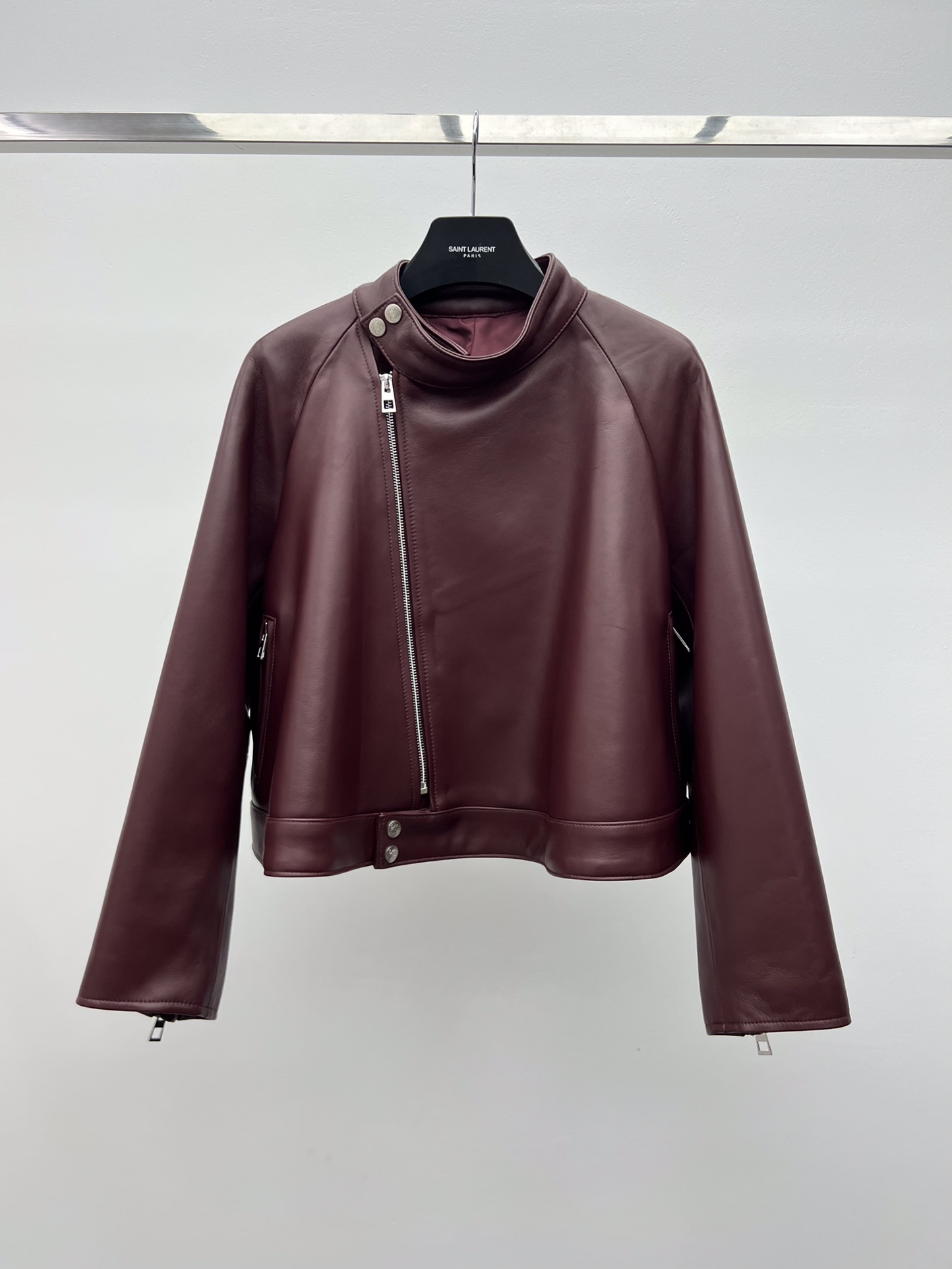 “Loew Women’s Lamb Skin Suit with Asymmetrical Zippers and Unique Design” - 图片 1