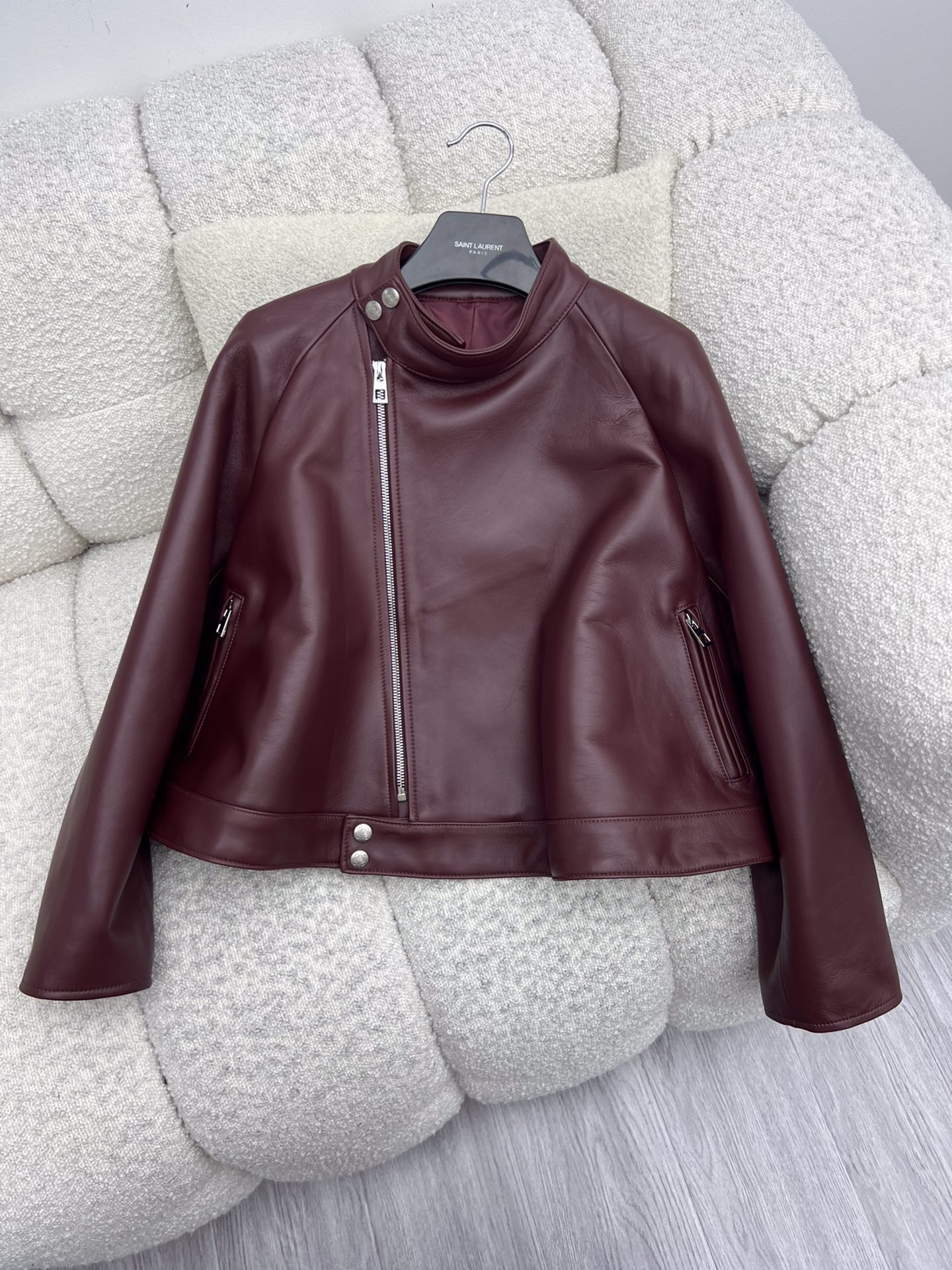 “Loew Women’s Lamb Skin Suit with Asymmetrical Zippers and Unique Design” - 图片 8