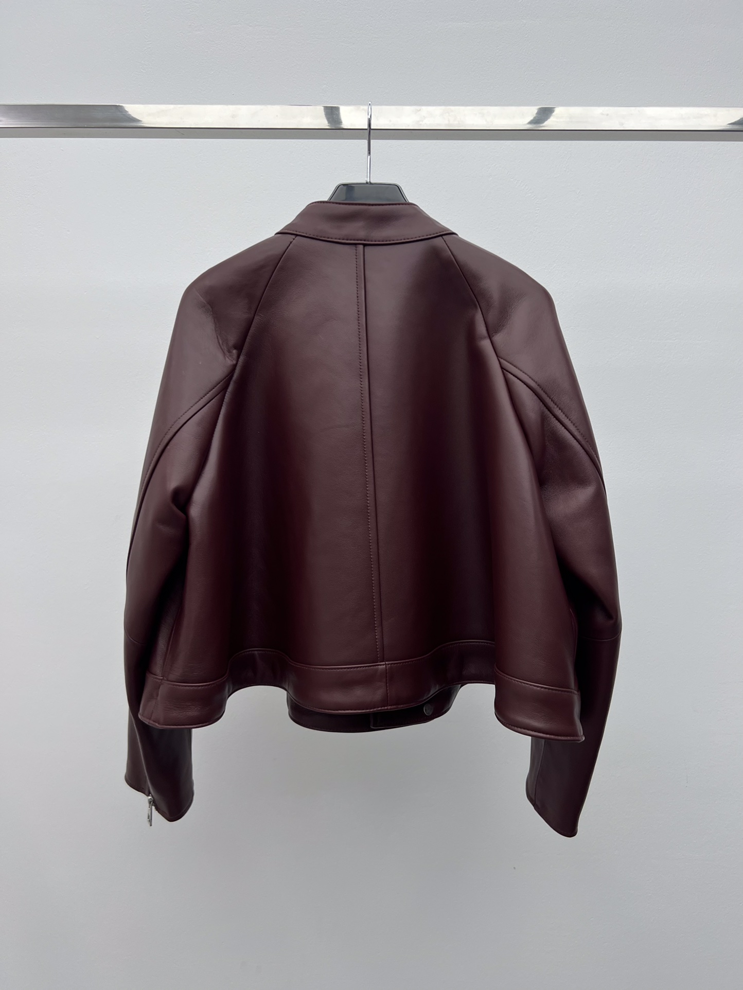 “Loew Women’s Lamb Skin Suit with Asymmetrical Zippers and Unique Design” - 图片 6