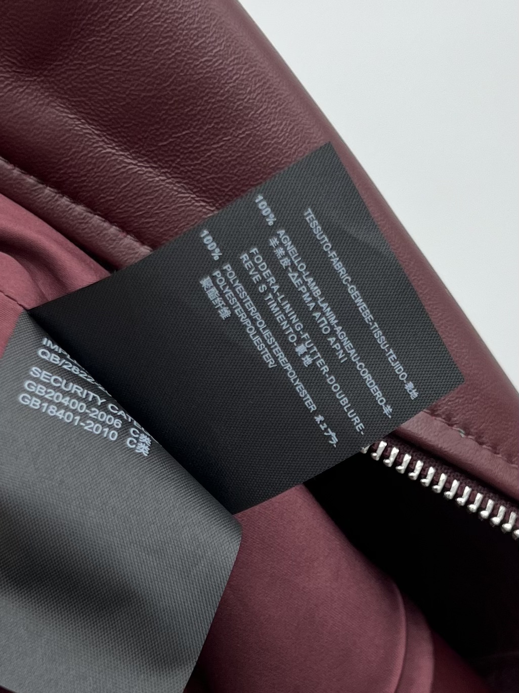 “Loew Women’s Lamb Skin Suit with Asymmetrical Zippers and Unique Design” - 图片 9