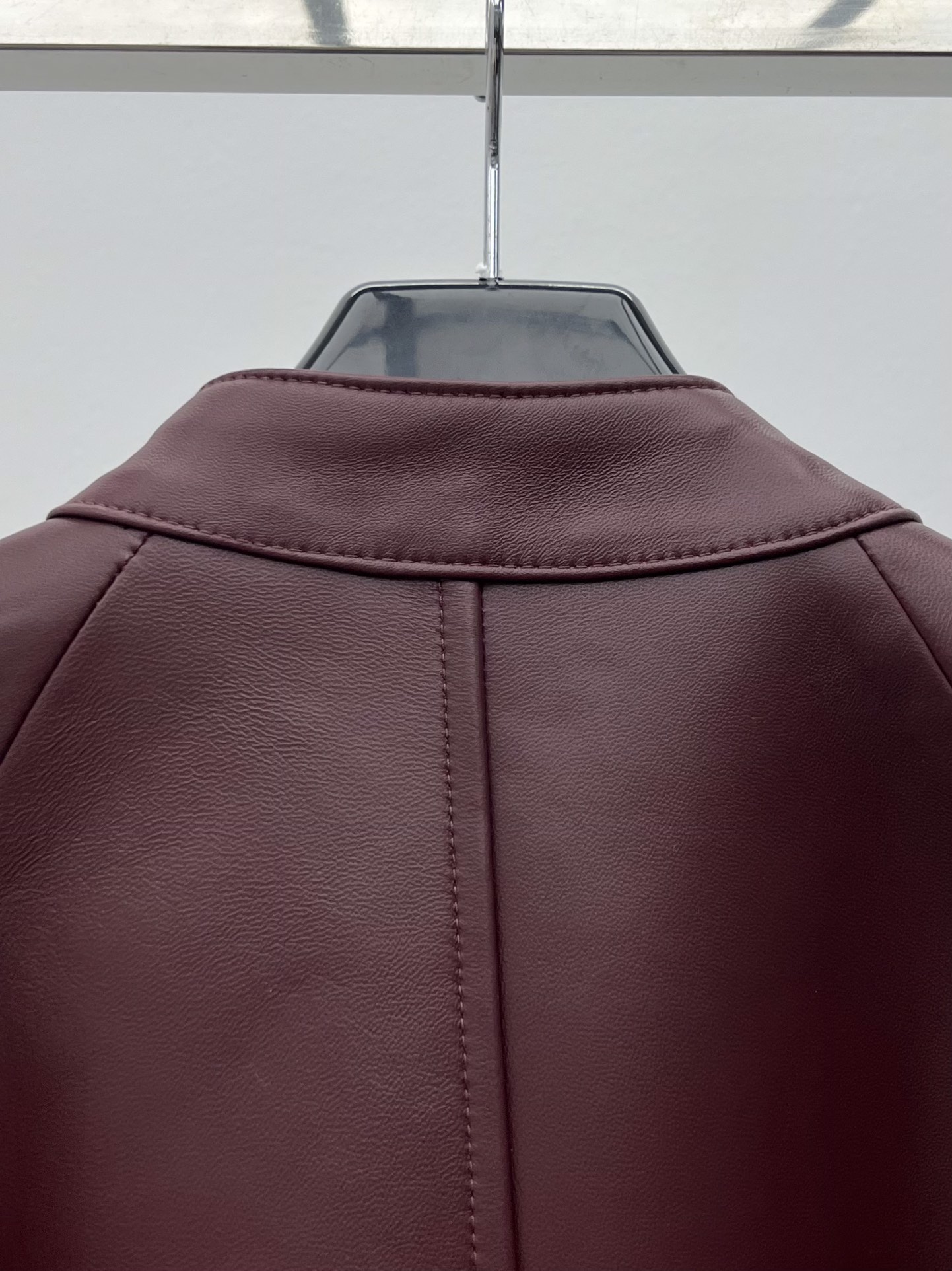 “Loew Women’s Lamb Skin Suit with Asymmetrical Zippers and Unique Design” - 图片 7