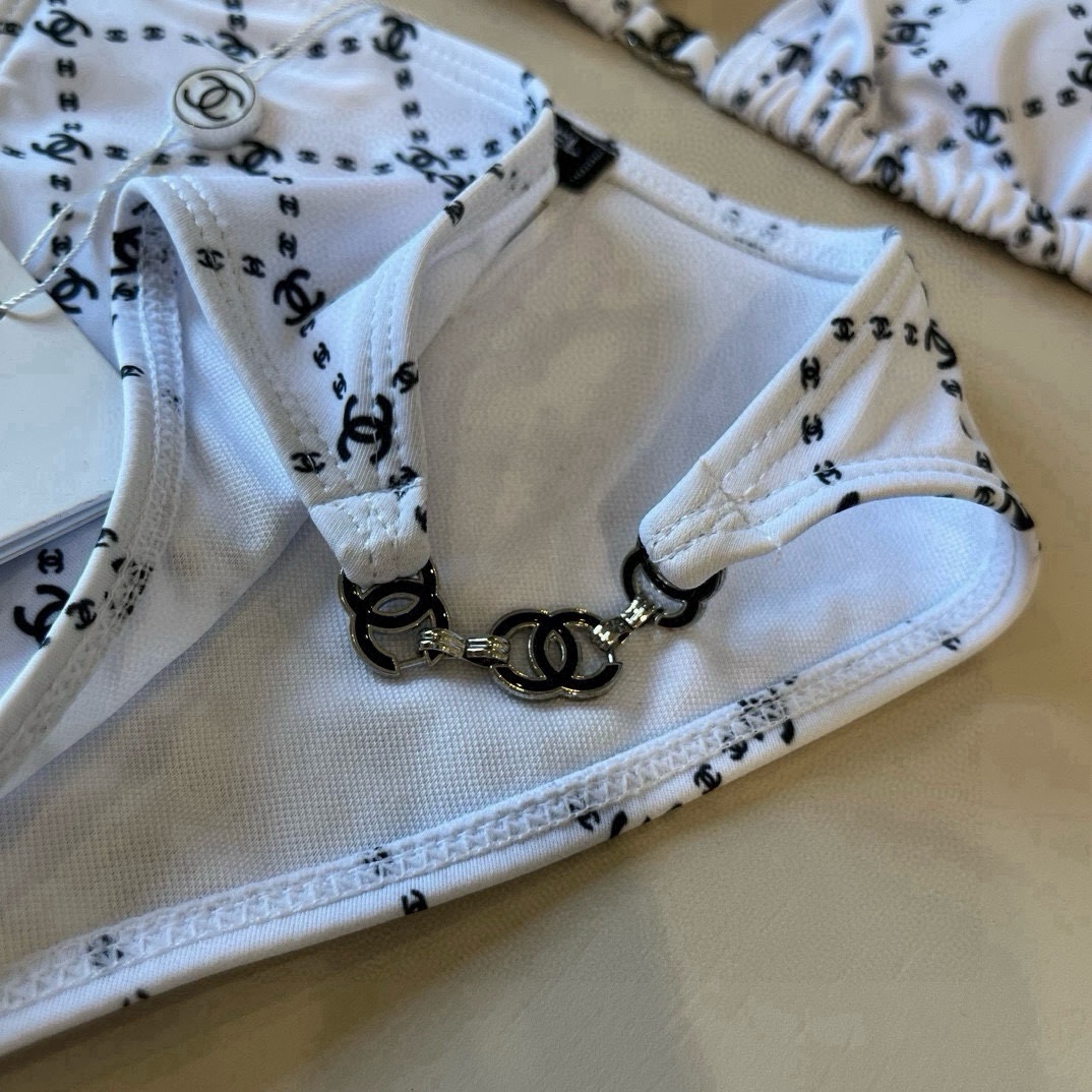 🆕
Chanel比基尼泳衣  😍🥰适合多种场景的游泳衣🏊‍♀️海边 游泳池 温泉 水上乐园 漂流都可以😌