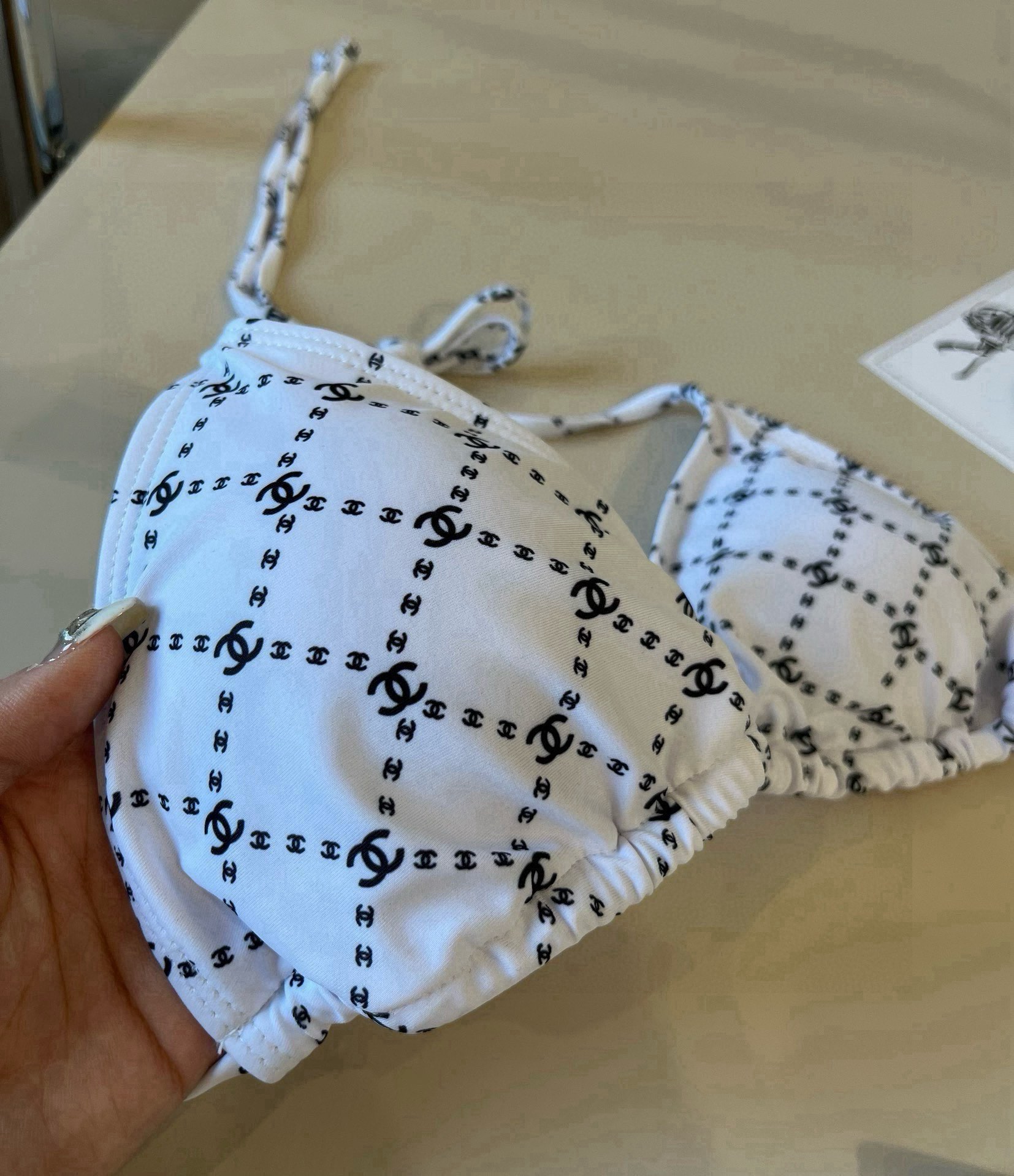 🆕
Chanel比基尼泳衣  😍🥰适合多种场景的游泳衣🏊‍♀️海边 游泳池 温泉 水上乐园 漂流都可以😌