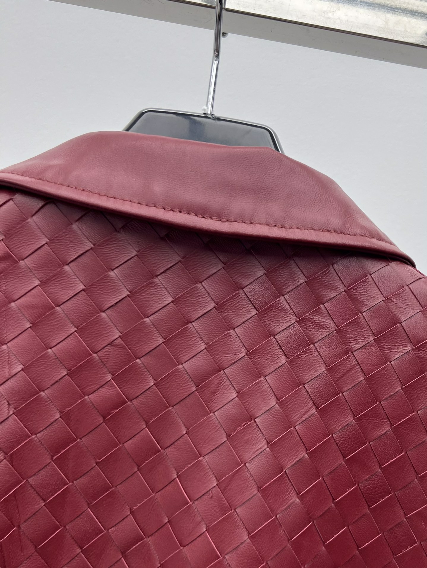 Bottega Veneta Women’s Sheep Hide Knitted Coat: Hand-Weaved Classic with Recciato Detail - 图片 7