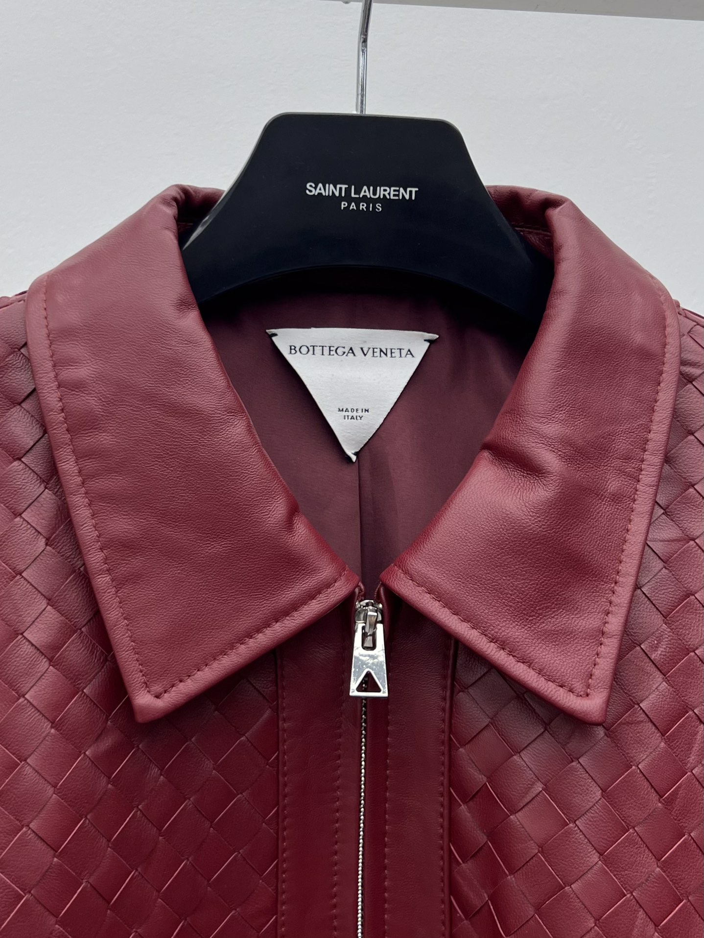 Bottega Veneta Women’s Sheep Hide Knitted Coat: Hand-Weaved Classic with Recciato Detail - 图片 3