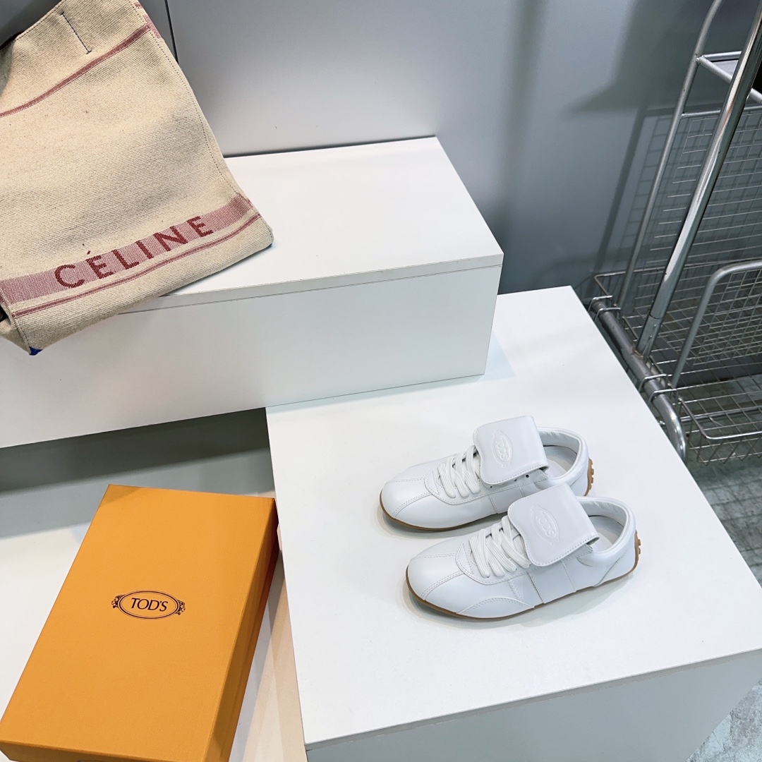 “Top Quality German Agam Sports Shoes: High-Quality Exit 816 for Autumn and Winter, Single Channel, Leather Buttons”