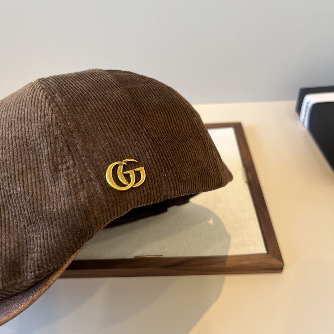 🆕

Gucci古奇新款鸭舌前进帽，灯芯绒面料，头围57cm