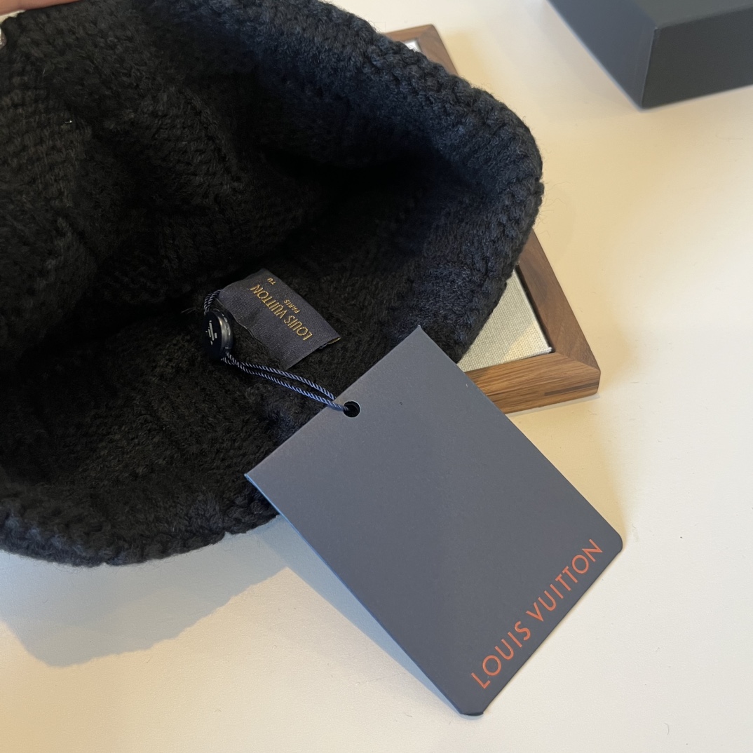 🆕

Lv路易斯新款针织毛线帽