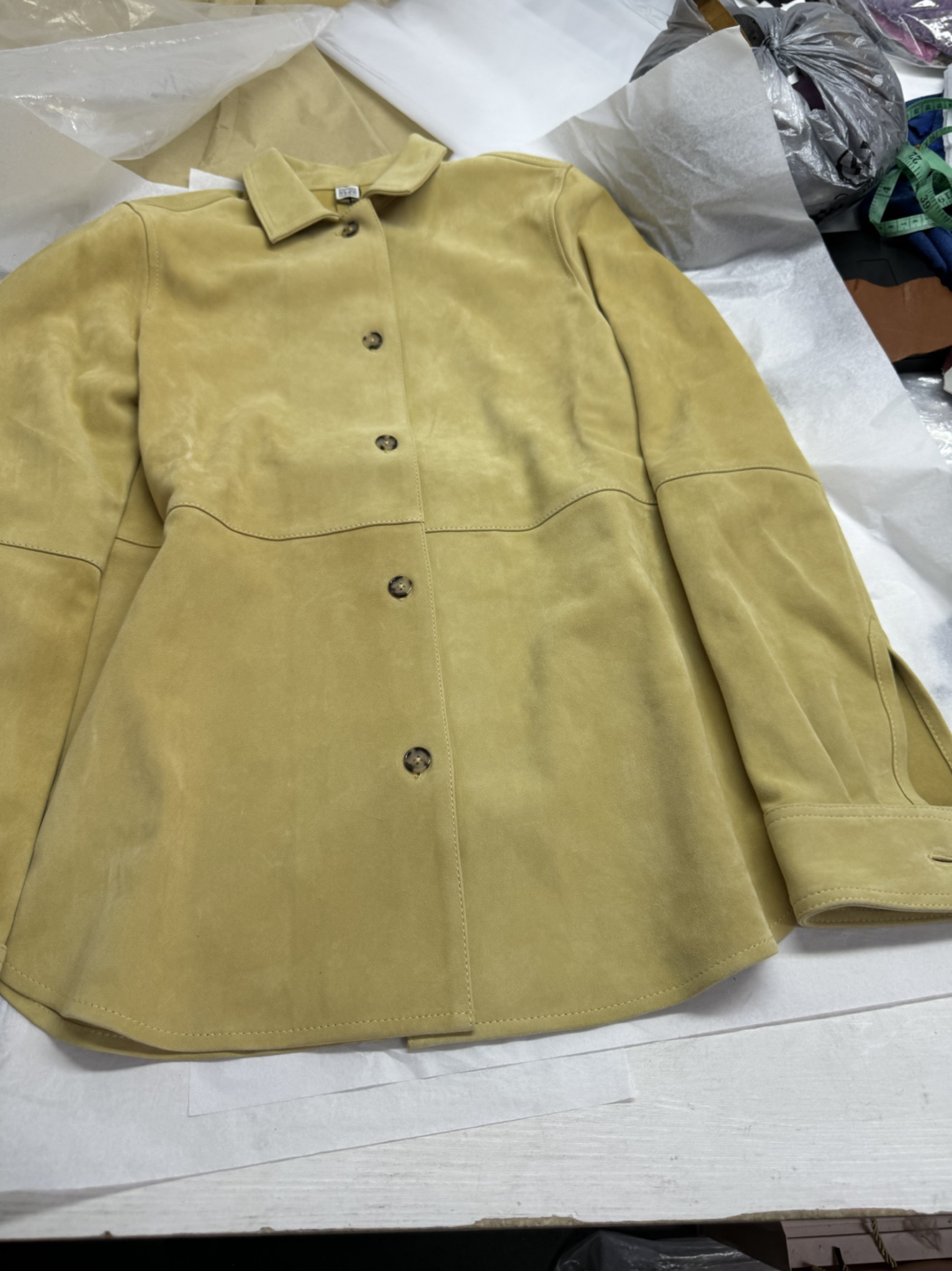 NO:721817,, Sheepskin suede shirt jacket, 1:1 workmanship at the counter, the color is very special, recommended brown versatile autumn and winter style, women's clothing, jackets & coats, shirts, sheepskin,19860909,羊皮反绒衬衫外套,专柜1:1做工,颜色非常特别,推荐棕色百搭秋冬款,女装,jackets & coats,shirts,sheepskin,,Women's clothing