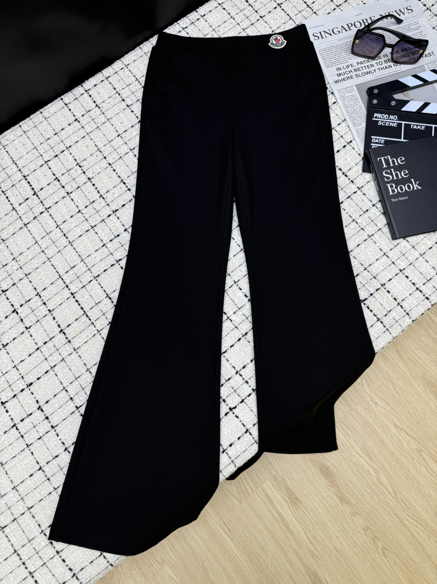 NO:463644,Long-legged artifact monocle*25 new style, waist logo decorates slightly flared pants, super long legs, elastic waist design, perfectly modified waist, hip lifting and slimming waist, pants are loose and slightly flared tailoring, obvious hiding effect, imported cotton fabric, elastic and comfortable, one-color SML,,alexander wang19860909长腿神器 monocle*25新款 腰部logo装饰微喇裤子 超级显腿长 松紧腰设计 完美修饰腰型 提臀瘦腰 裤型是松弛的微喇剪裁 藏肉效果明显 采用进口棉质面料 有弹性超级舒服 一色SML,,alexander wang,Women's clothing