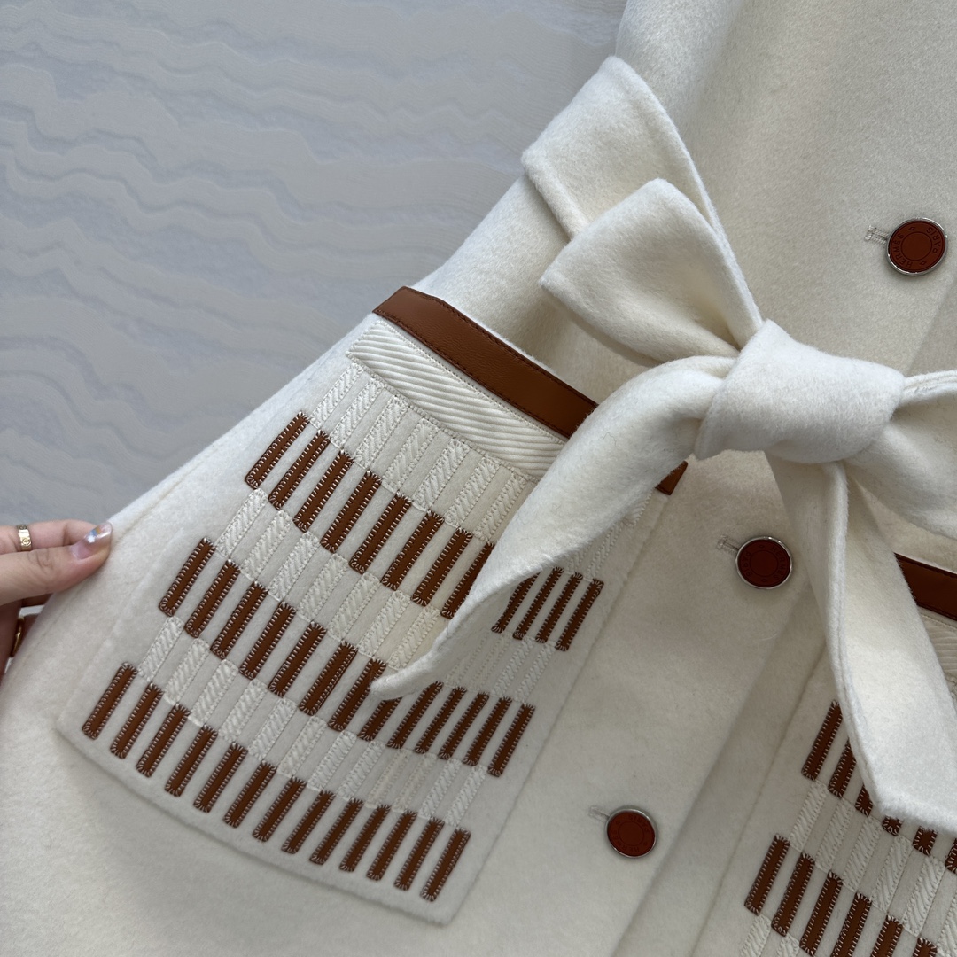 Title: P1872 High-End Female Outfit: Handmade, Sheep-Skin Collar, Luxurious Embroidery, Wool Blend, Stylish Design. - 图片 6