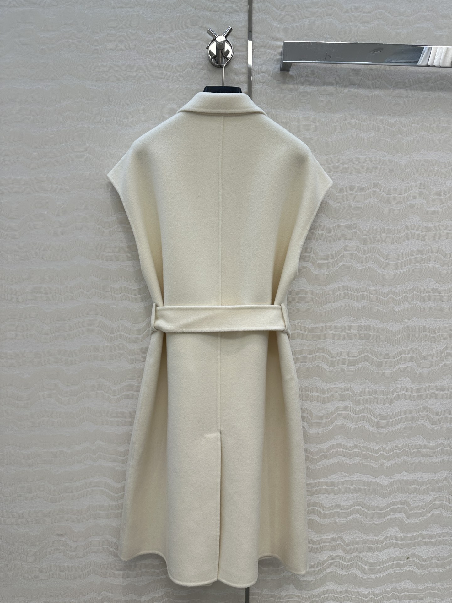 Title: P1872 High-End Female Outfit: Handmade, Sheep-Skin Collar, Luxurious Embroidery, Wool Blend, Stylish Design. - 图片 9
