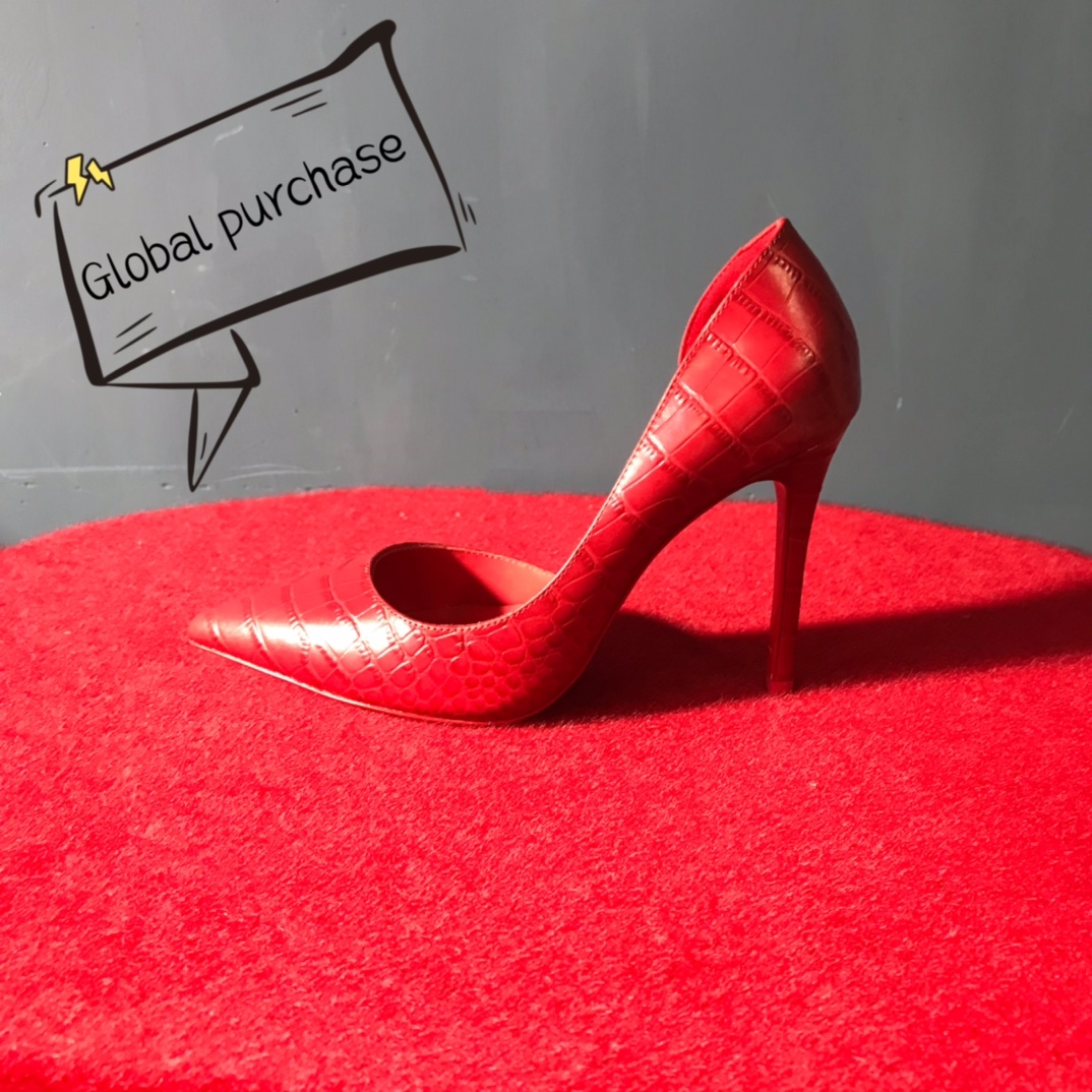 NO:337395,High-end customized crocodile classic series!  H10Cm, size 35-42. Customized models are not returned or exchanged.-001. Red crocodile pattern cowhide. Red sheepskin, right and left and right feet are close to pairing Standard European code No:-001 Color:red/red Material:crocodile leather Lining:goat leather Heel height:10Cm Sole:leather sole Size:EUR 35-42 (US 4-11):,,christian louboutin,cowhide,sheepskin19860909高端订制一鳄鱼精典款系列！H10Cm,尺码35-42码.订制款不退不换.-001.红鳄鱼纹牛皮.红色羊皮里,左右脚接近配对 标准欧码 No:-001 Color:red/red Material:crocodile leather Lining:goat leather Heel heigh:10Cm Sole:leather sole Size:EUR 35－42（US 4一11) :,,christian louboutin,cowhide,sheepskin,Women's Shoes