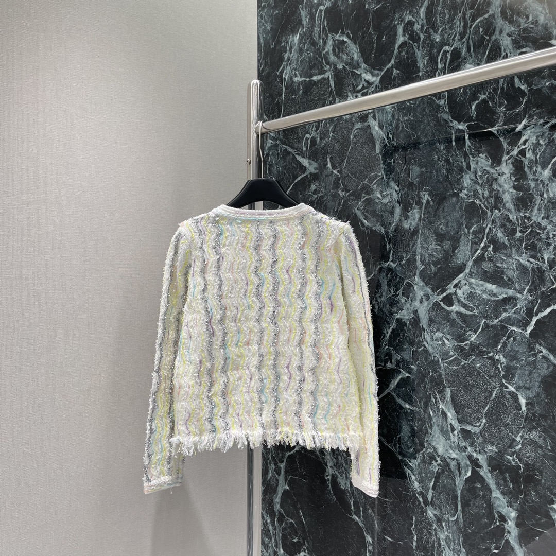 
小香25早秋新款 彩虹流苏针织开衫 小香风外套美到开挂 彩虹编织纹理➕流苏边 精致又灵动✨单穿配短裤清