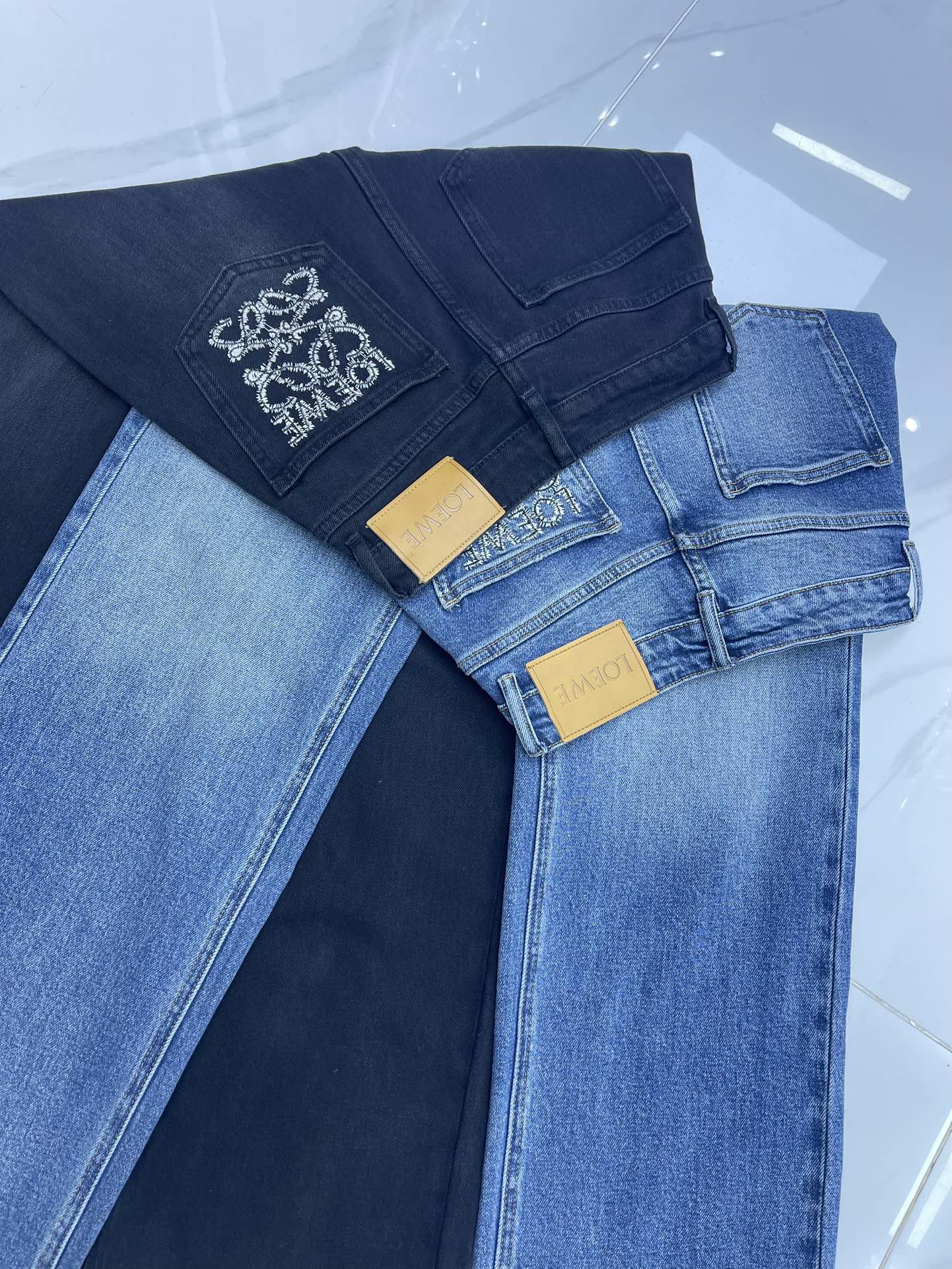 “High-End Women’s Outfits: Autumn/Winter Collection with Custom Embroidery and Comfortable Pants” - 图片 3