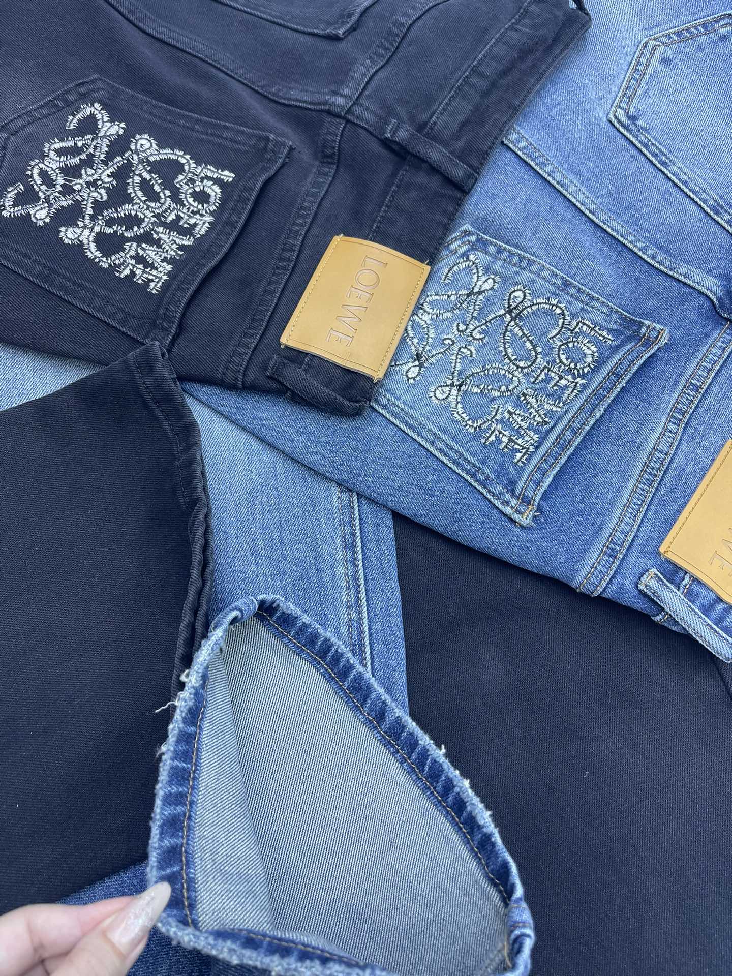 “High-End Women’s Outfits for Autumn/Winter with Custom Embroidery – Black/Blue SMLxL – Delivery Details” - 图片 3