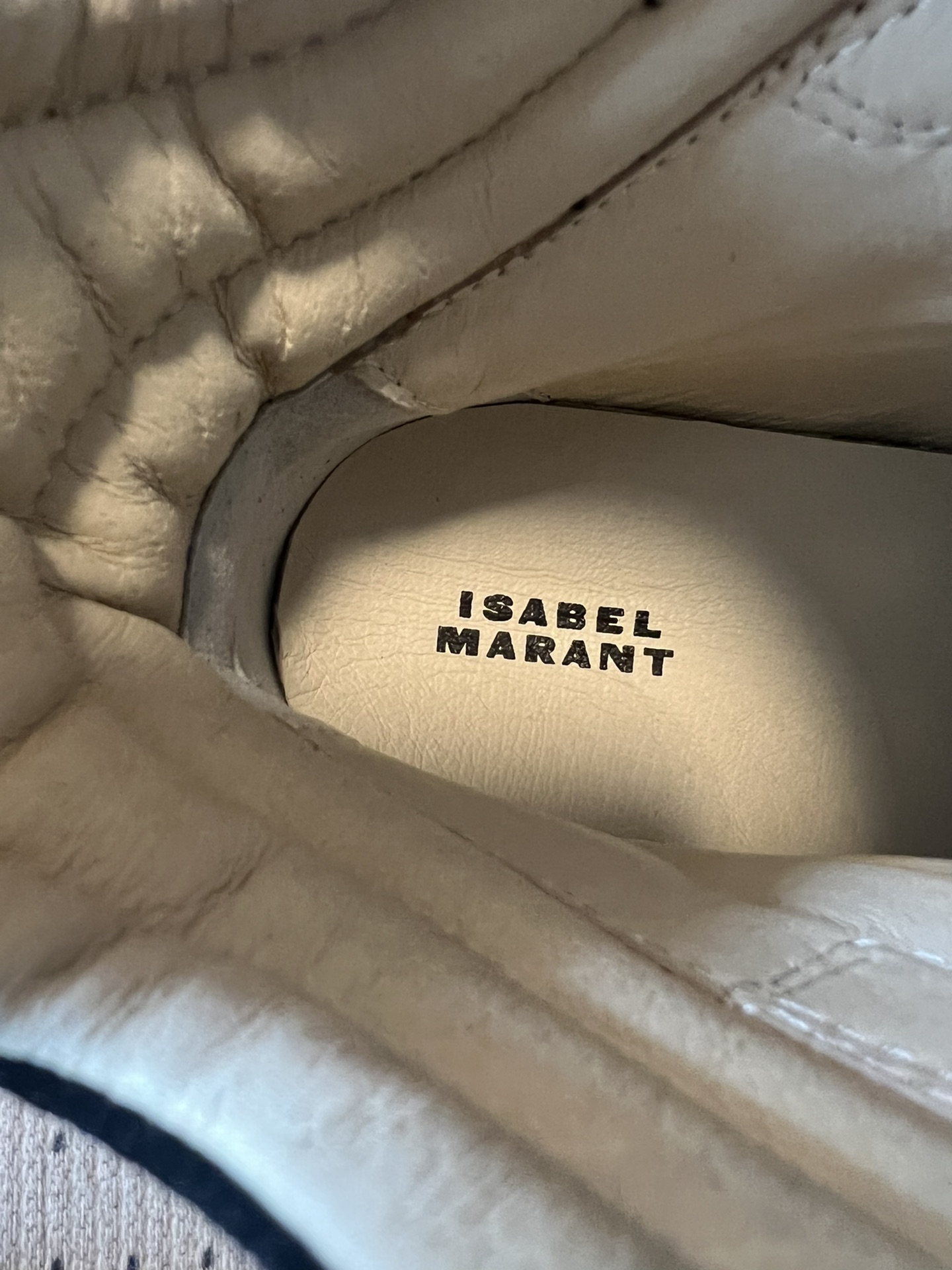 
ISABEL MARAN*  伊莎贝尔25款秋冬新款

INS网红博主热推！一双简单又不失高级的靴子.