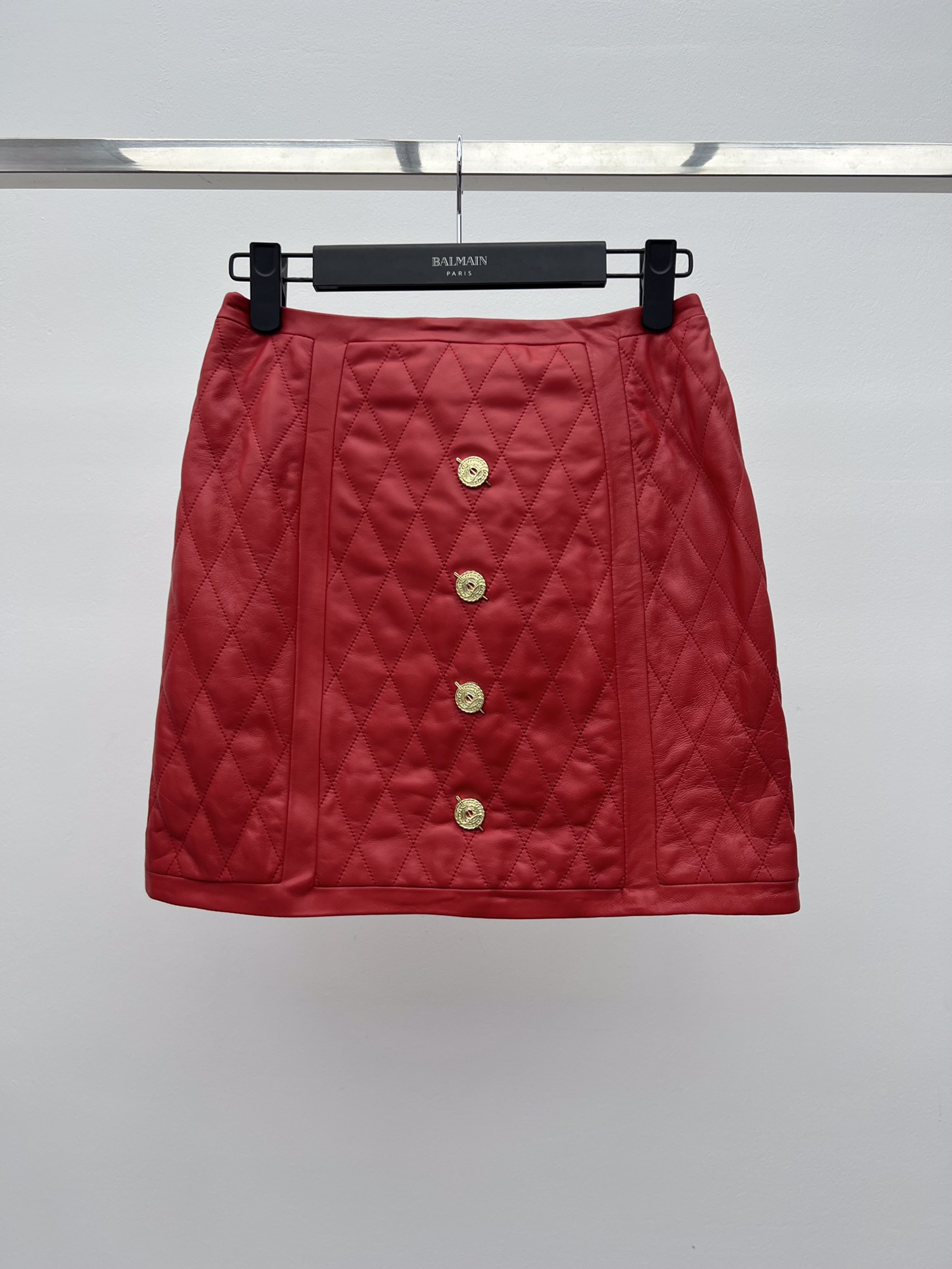 “Blamia Gold-Button Suit: Imported Lamb Skin, Classic Cut, Fashionable Design” - 图片 2