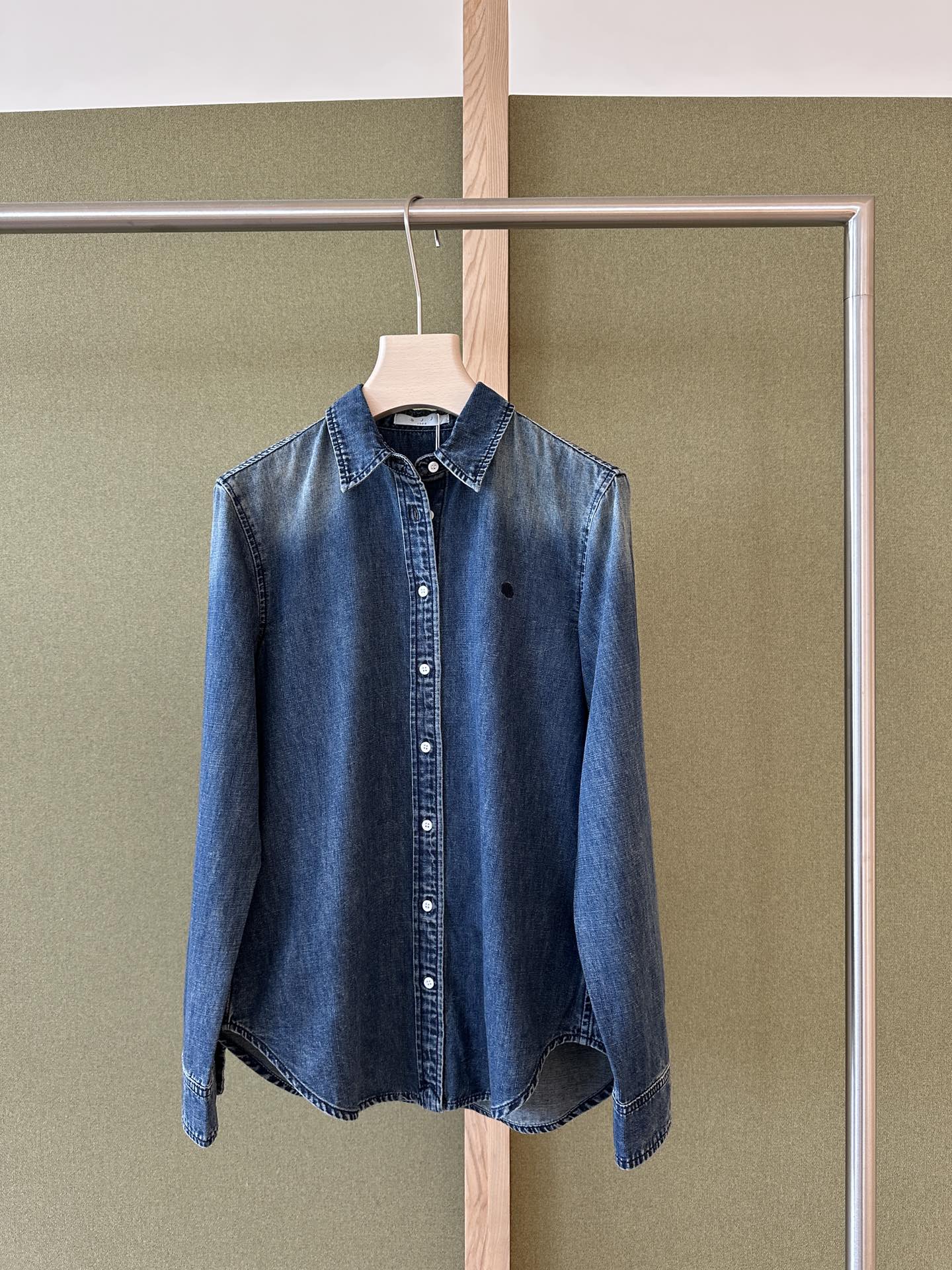 NO:463592,YS ｜ NEW ARRIVALS! Retro fermented denim shirt Soft and comfortable High-spirited SML, Shirts,alexander wang19860909YS ｜ NEW ARRIVALS! 复古酵洗牛仔衬衫 柔软舒适 高智感  SML,,shirts,alexander wang,Women's clothing