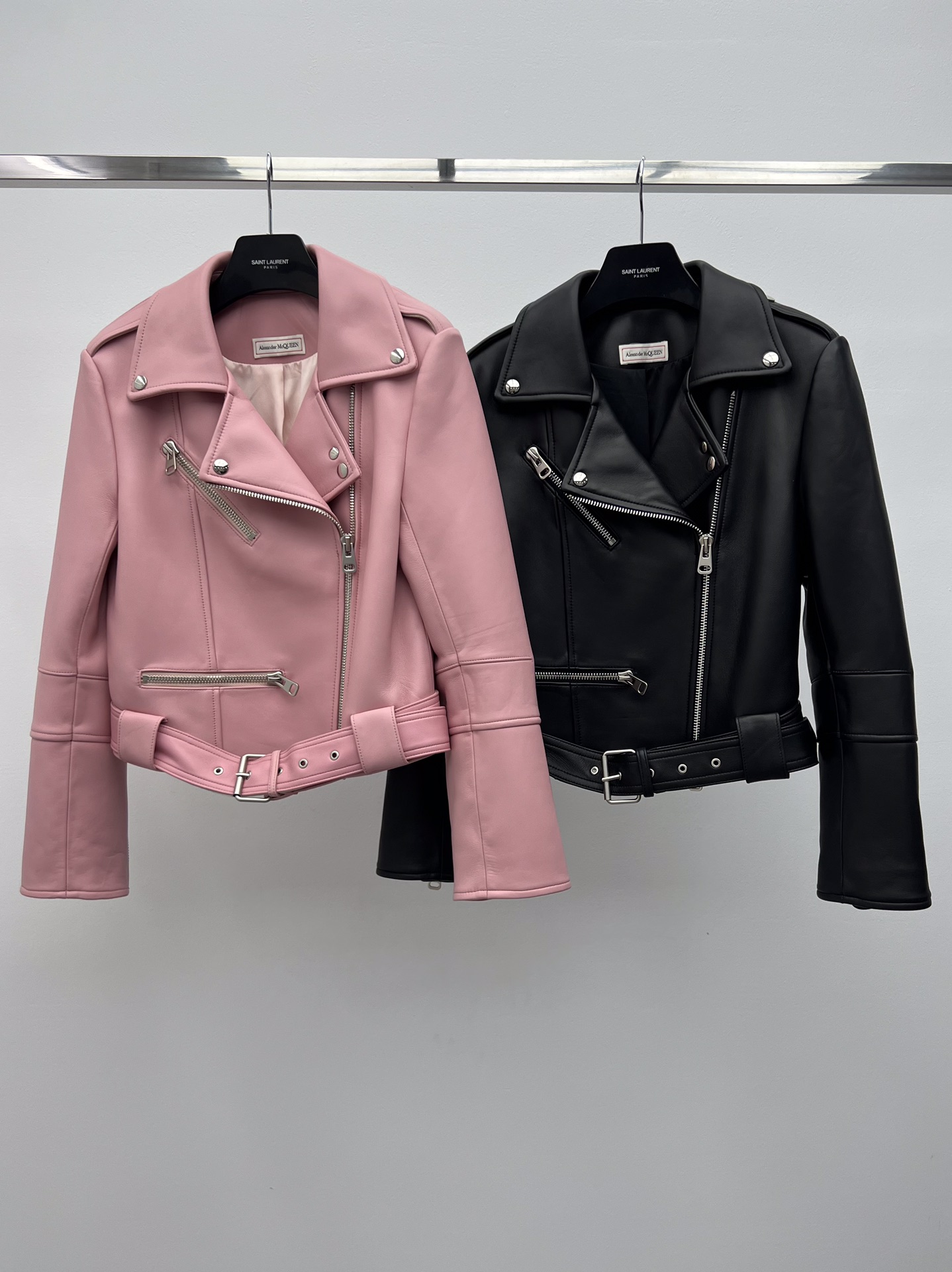 “Alexander McQueen Pink Leather Jacket with Dustproof Bags for Single-Handed Female Fashionistas” - 图片 1