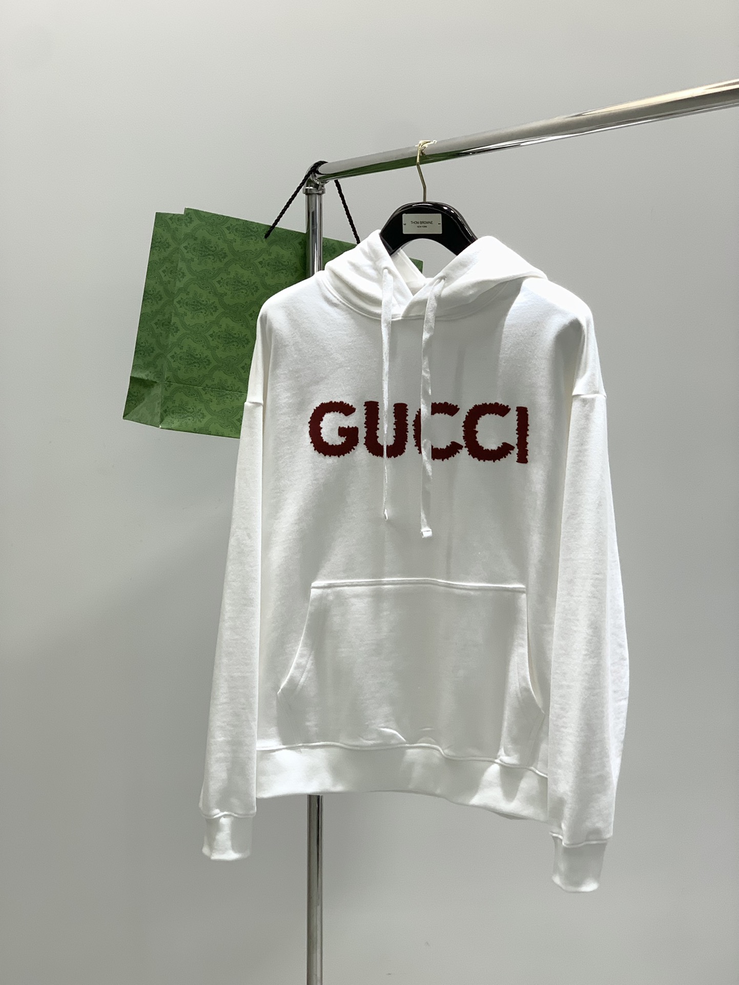 NO:515730,Gucci, the latest model for summer 2025, available at the counter at the same time, original singles, fashionable and casual hooded sweatshirts, very distinctive on the upper body!  Eye-catching and highlighted, imported original fabric, top-level printing craft letter pattern decorative logo, simple but not lacking in fashion, classic and atmospheric, comfortable and breathable, handsome and stylish on the upper body, 2 colors recommended, S-XL, gucci, gucci, hoodie, sweatshirts, hats, alexander wang19860909Gucci 古驰,2025夏季最新款,专柜同步有售,原单狠货,时尚休闲连帽卫衣,上身很有特点！吸睛而有亮点,进口原版面料,顶级印花工艺字母图案装饰Logo,简单而不失时尚,经典大气,舒适透气,上身帅气有型,2色推荐,码数S-XL,,gucci,gucci,hoodie,sweatshirts,hats,alexander wang,Men's clothing