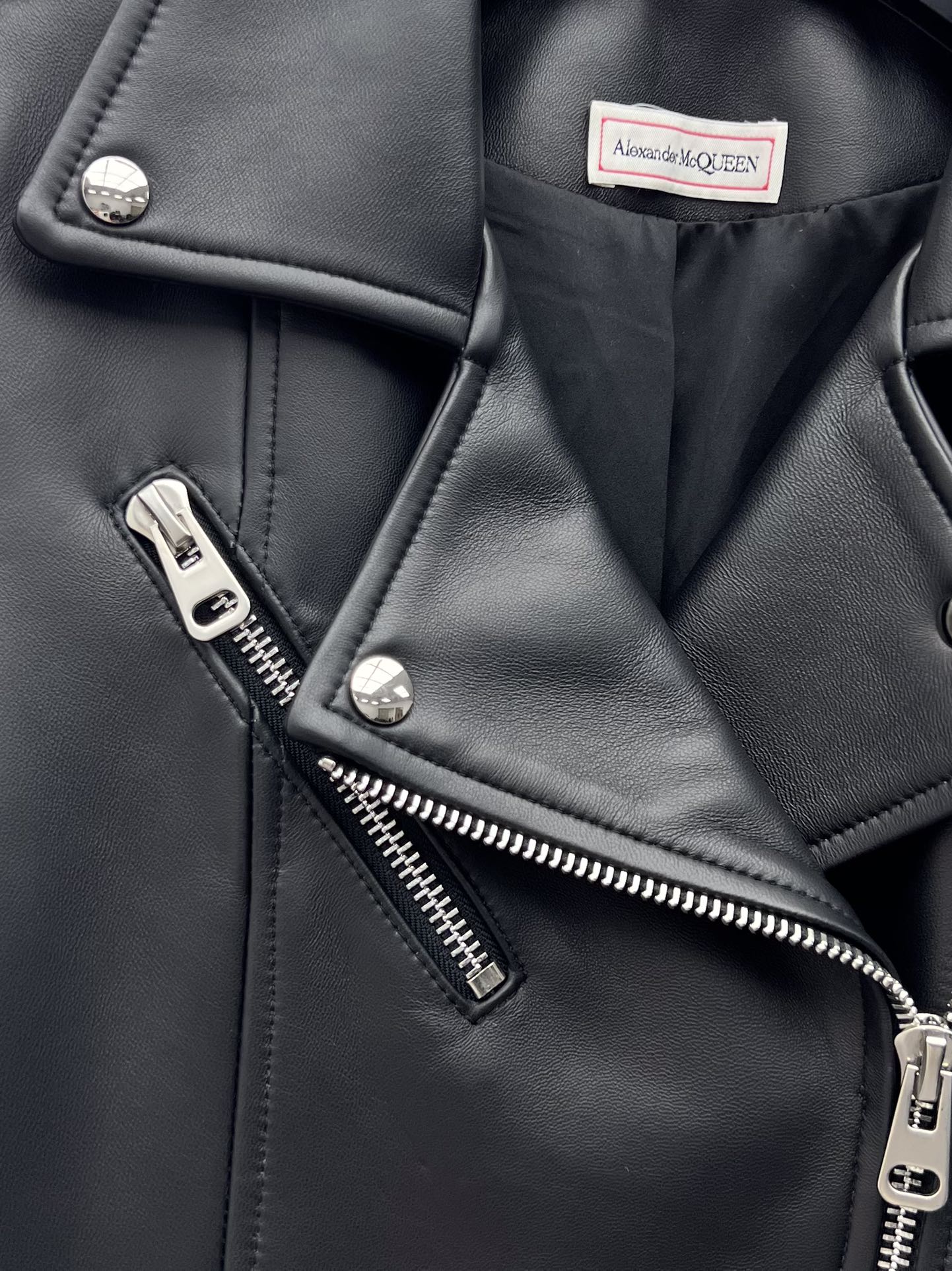 “Alexander McQueen Pink Leather Short Jacket with Dustproof Bags – Single-Handed Female Suit, Lamb Skin” - 图片 3