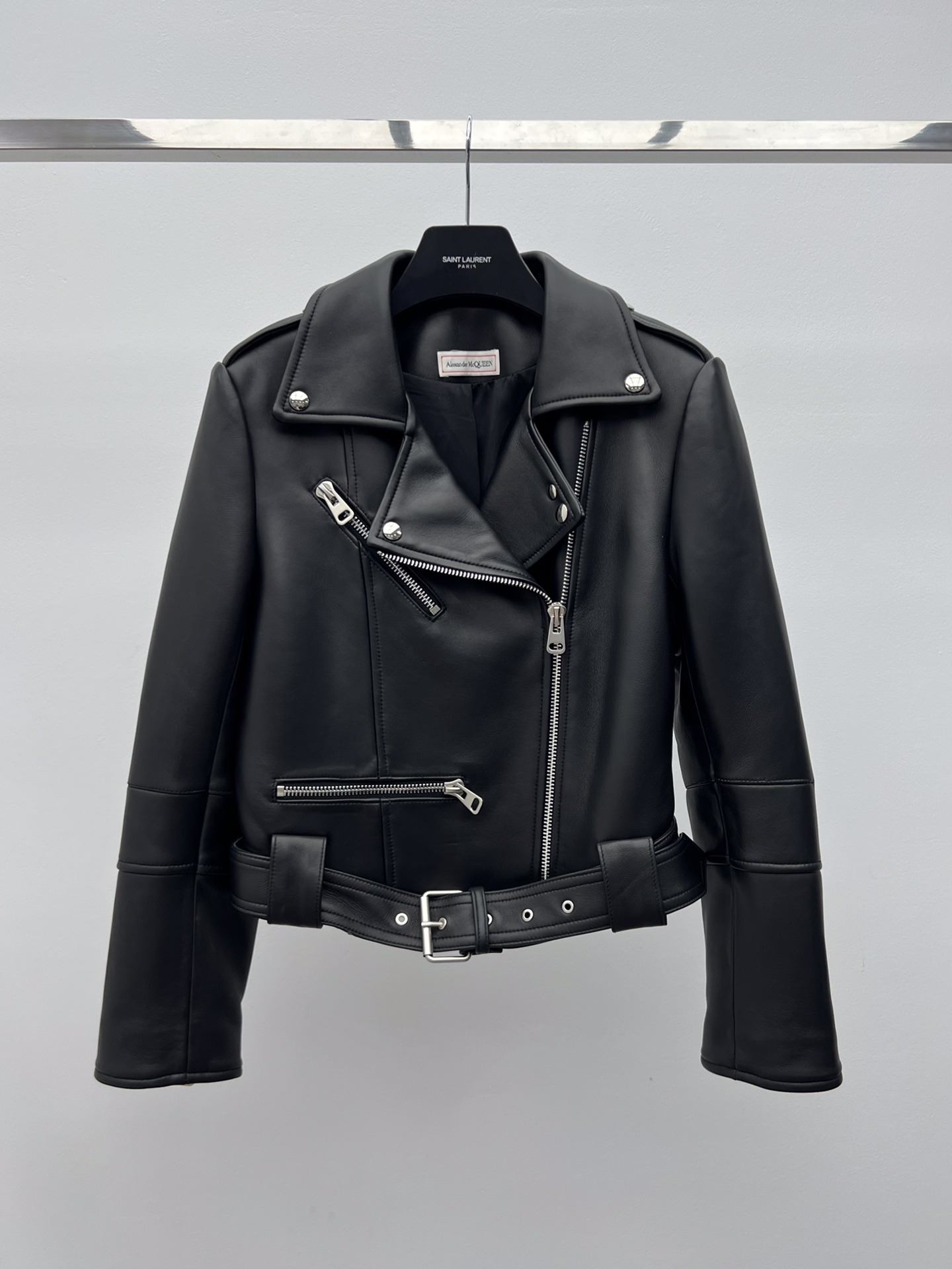 “Alexander McQueen Pink Leather Short Jacket with Dustproof Bags – Single-Handed Female Suit, Lamb Skin”